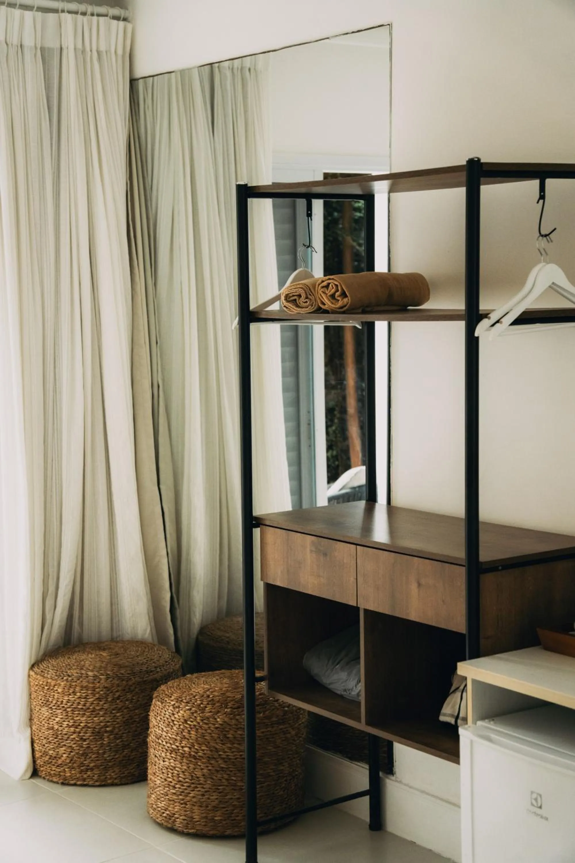 wardrobe, Bed in Hotel Maui Maresias