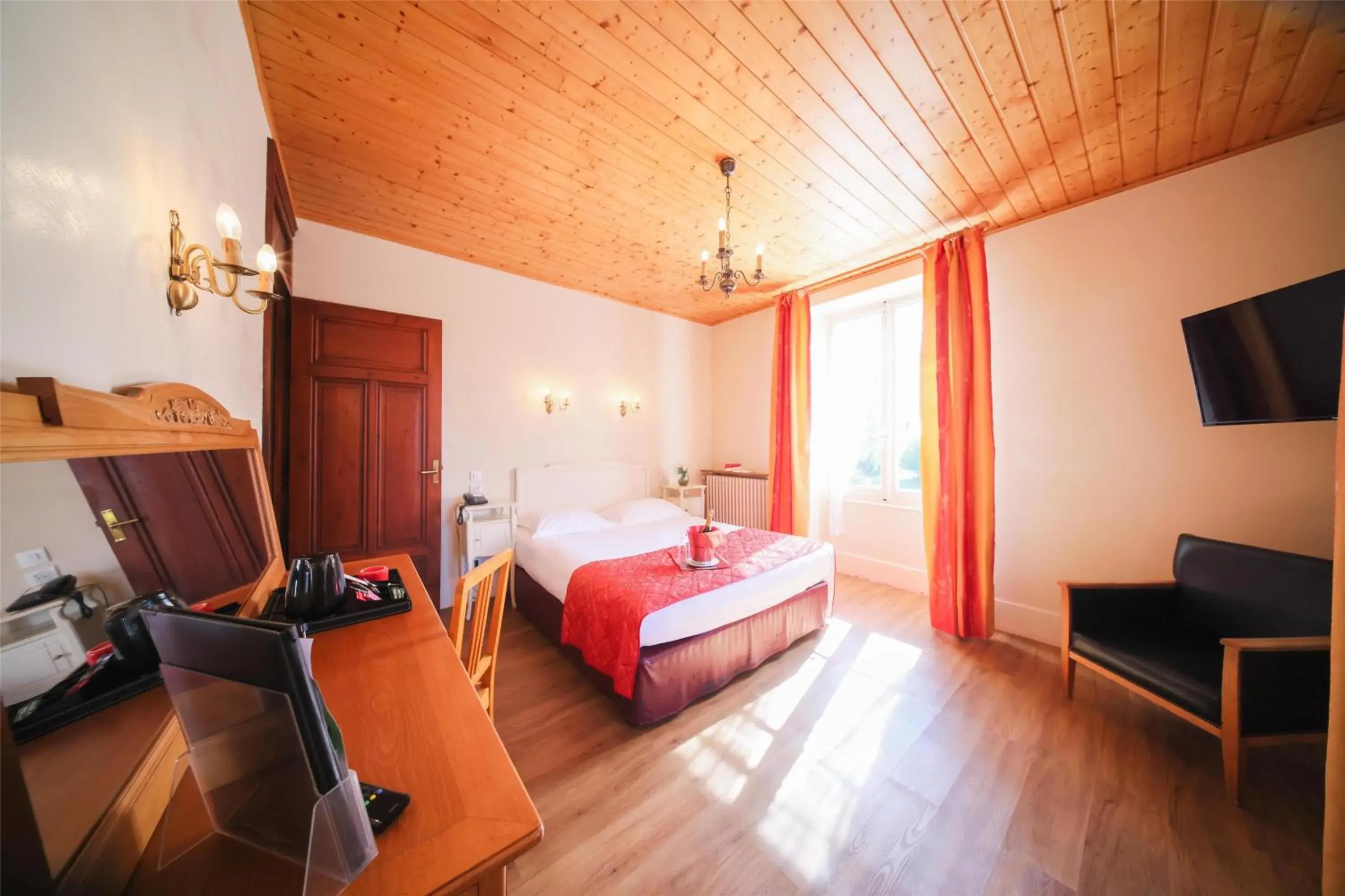 Superior Queen Room in Best Western Grand Hotel de Paris & Spa Superior Queen Room in Best Western Grand Hotel de Paris & Spa