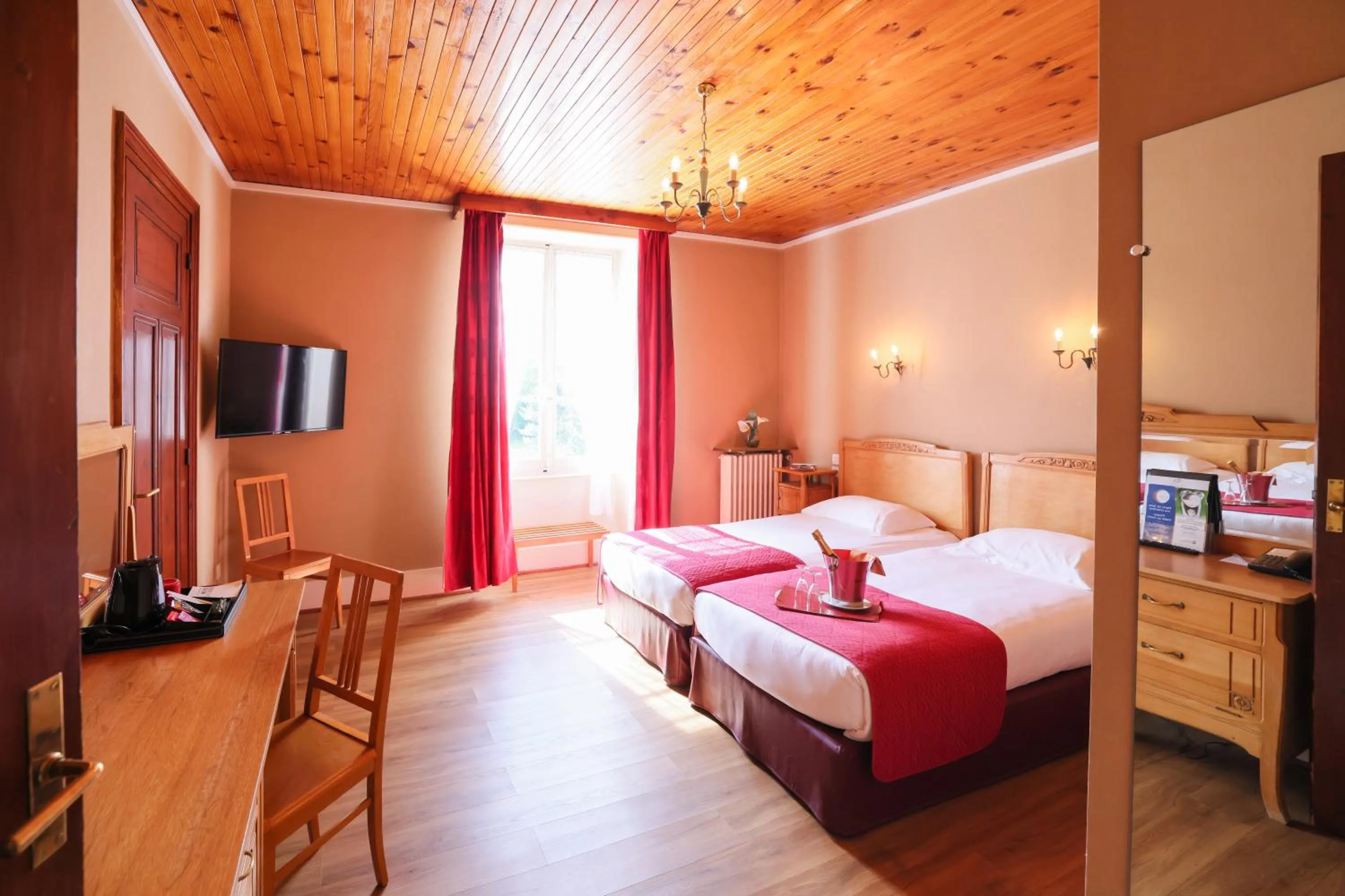 Bedroom, Bed in Best Western Grand Hotel de Paris & Spa