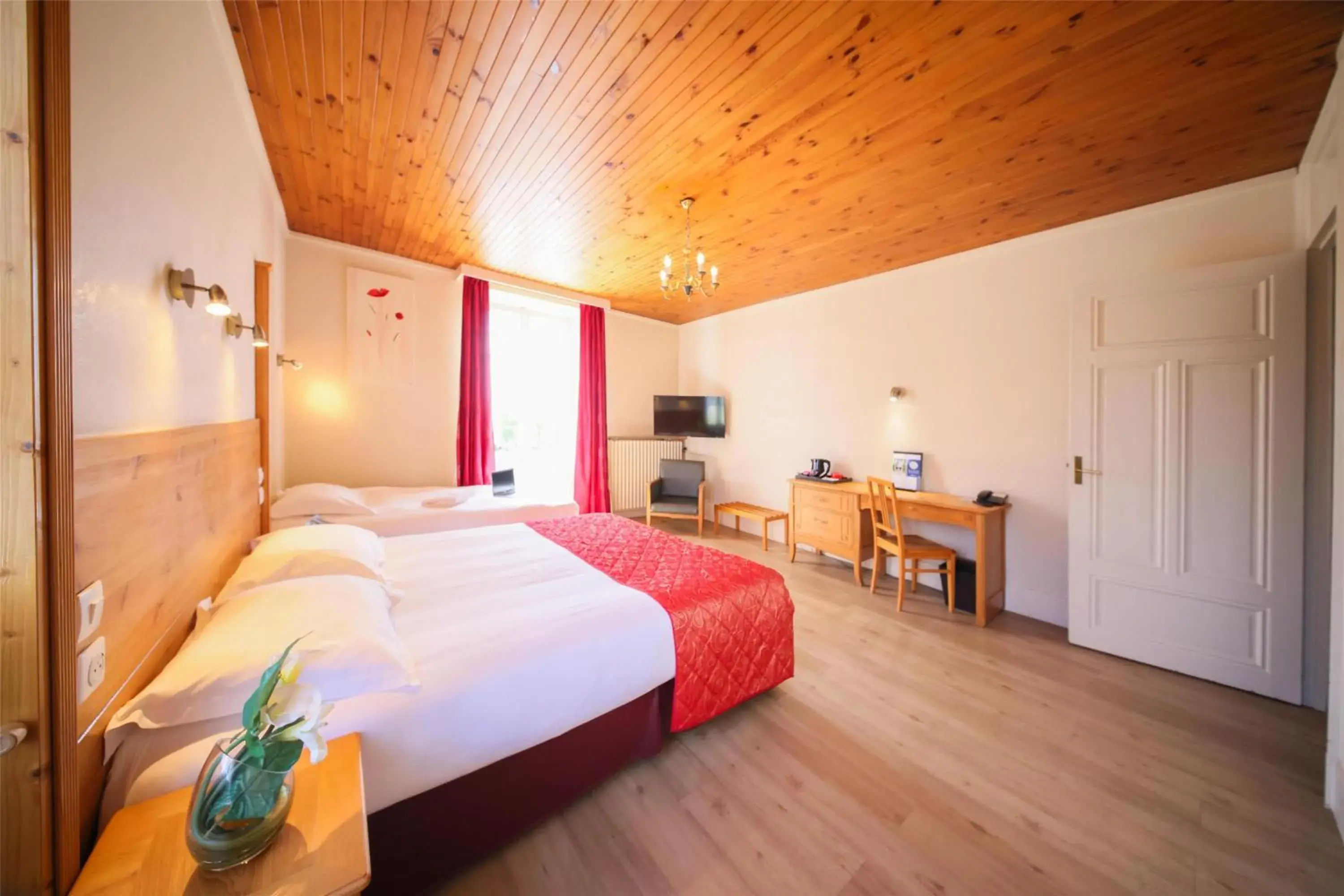 Junior Queen Suite in Best Western Grand Hotel de Paris & Spa Junior Queen Suite in Best Western Grand Hotel de Paris & Spa