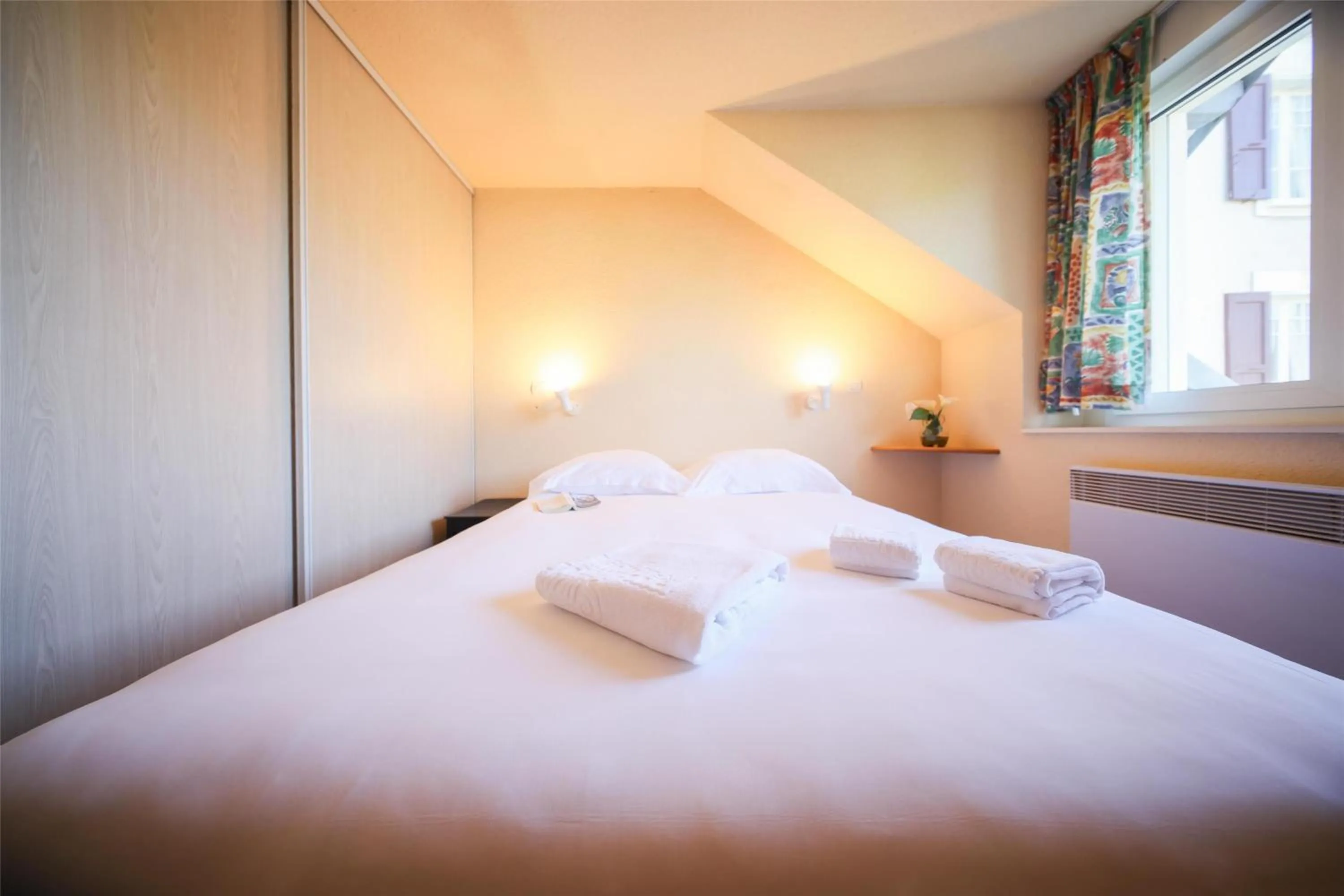 Bedroom, Bed in Best Western Grand Hotel de Paris & Spa