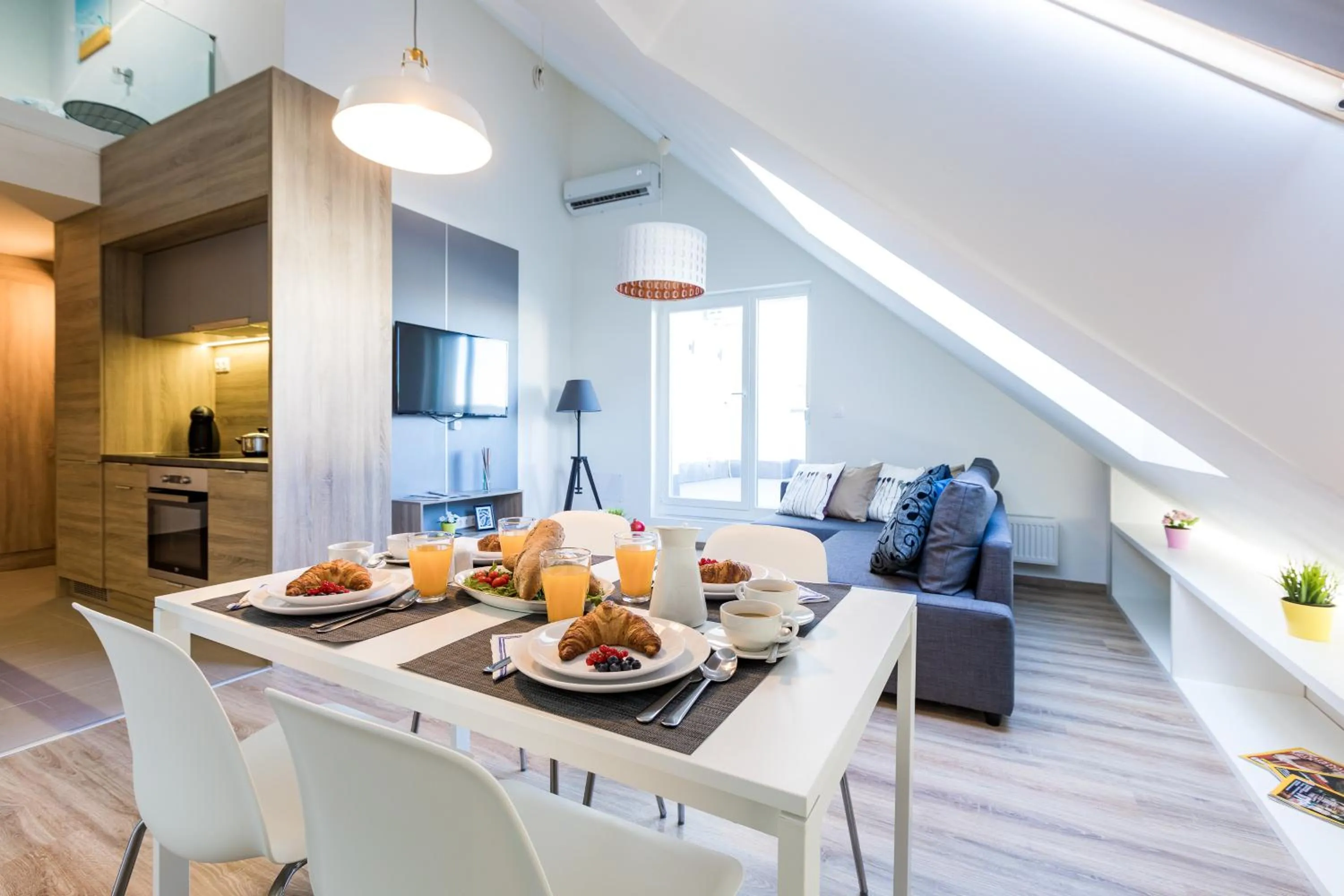 Dining area in Vagabond Corvin