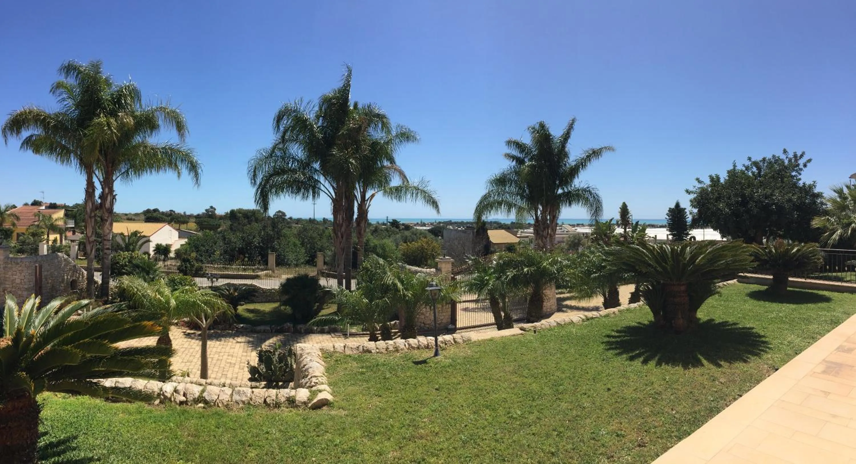 Garden view in Villa Giulia - Sicilian Luxury Garden