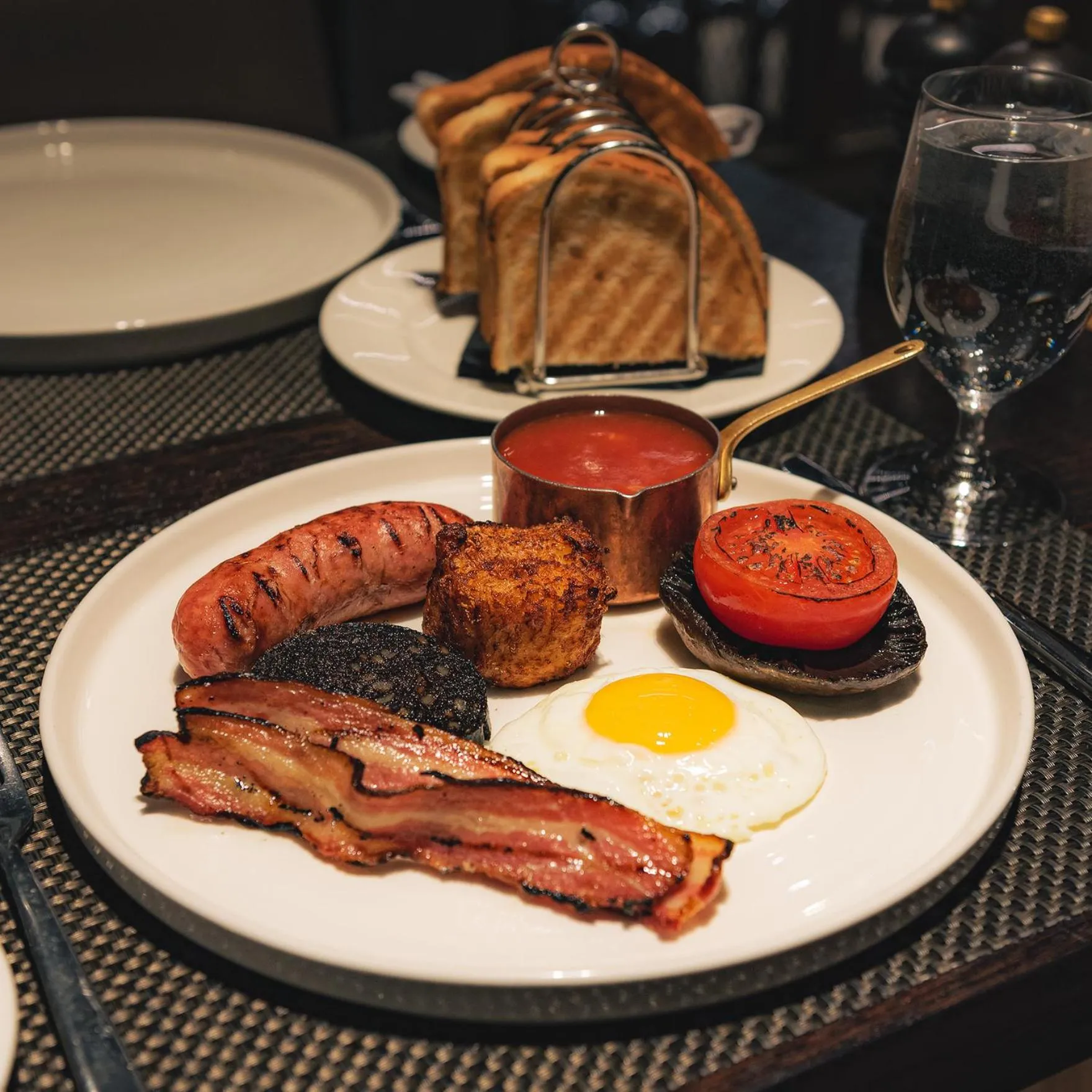 Breakfast in Dakota Leeds