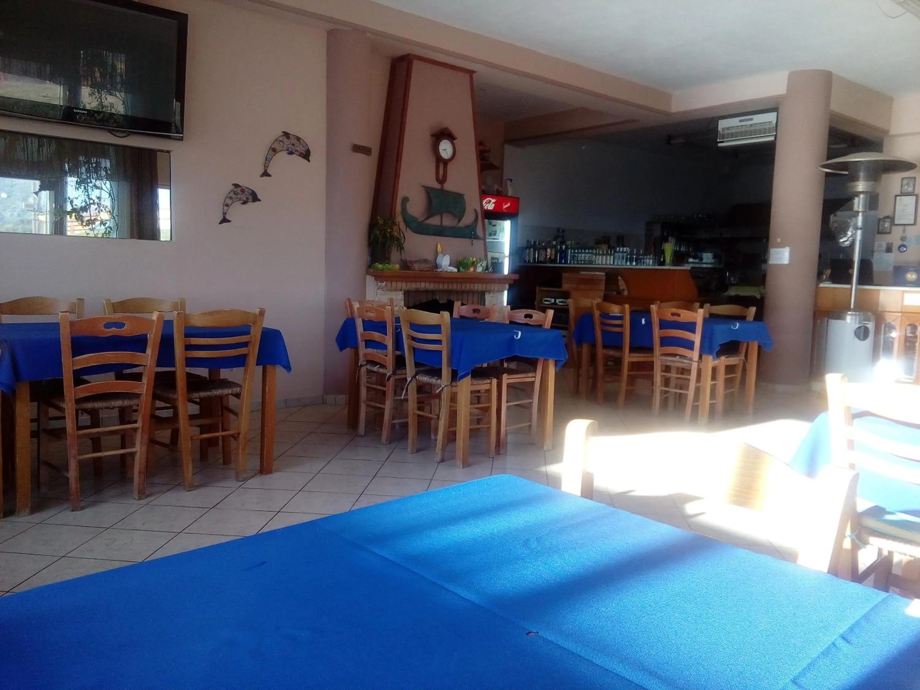 Restaurant/places to eat in Delfini