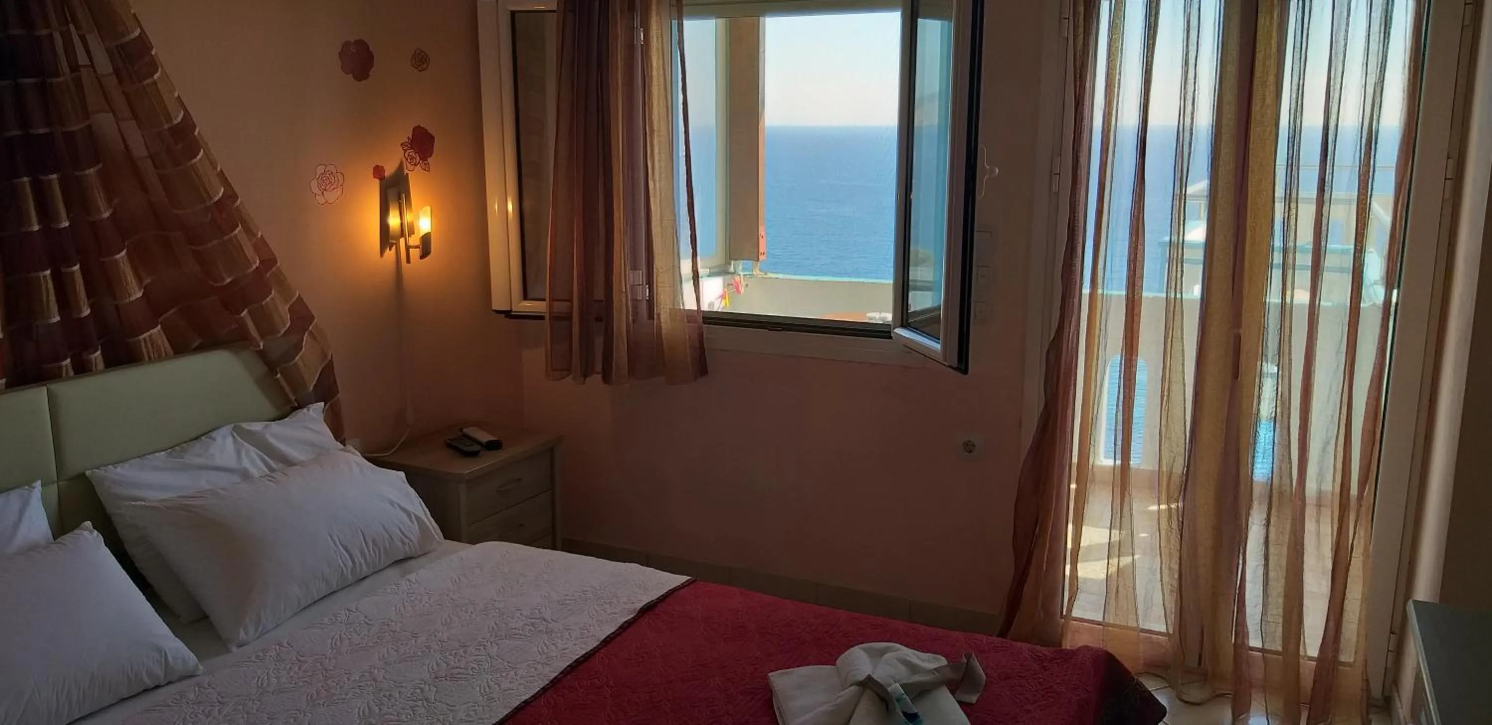 Photo of the whole room in Delfini