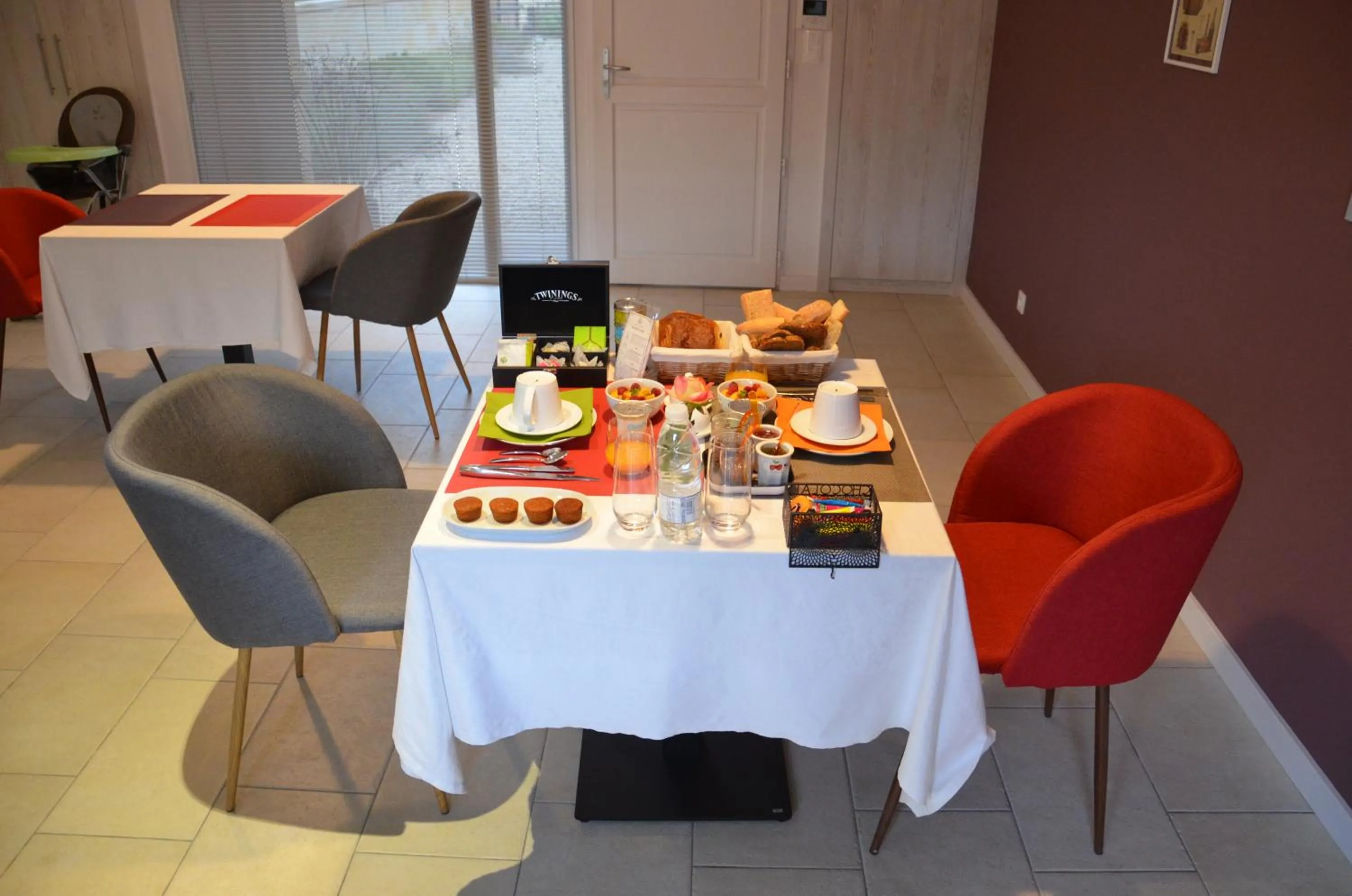 Dining area in Les Ambèles
