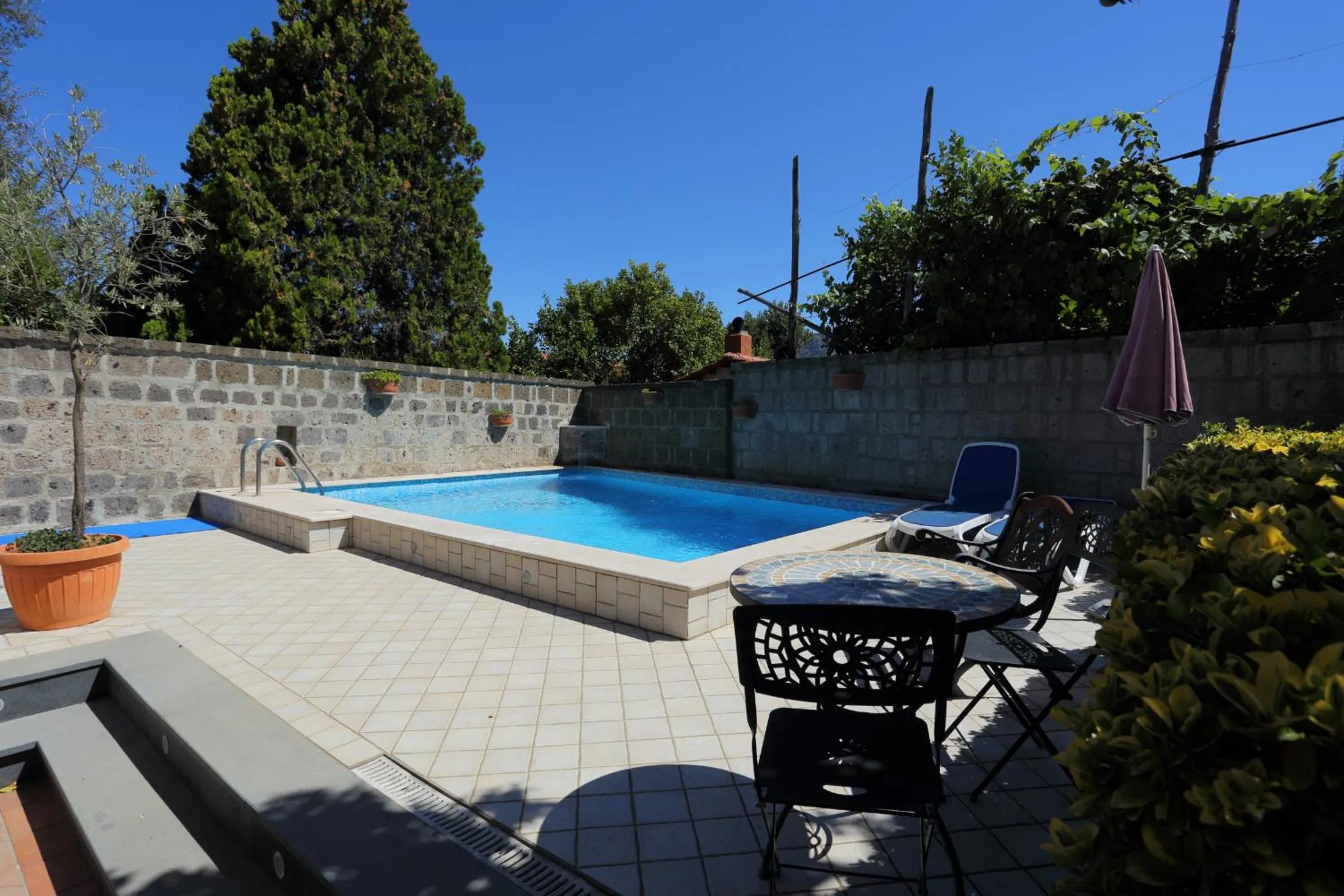 Swimming pool in Ambrosio Relais