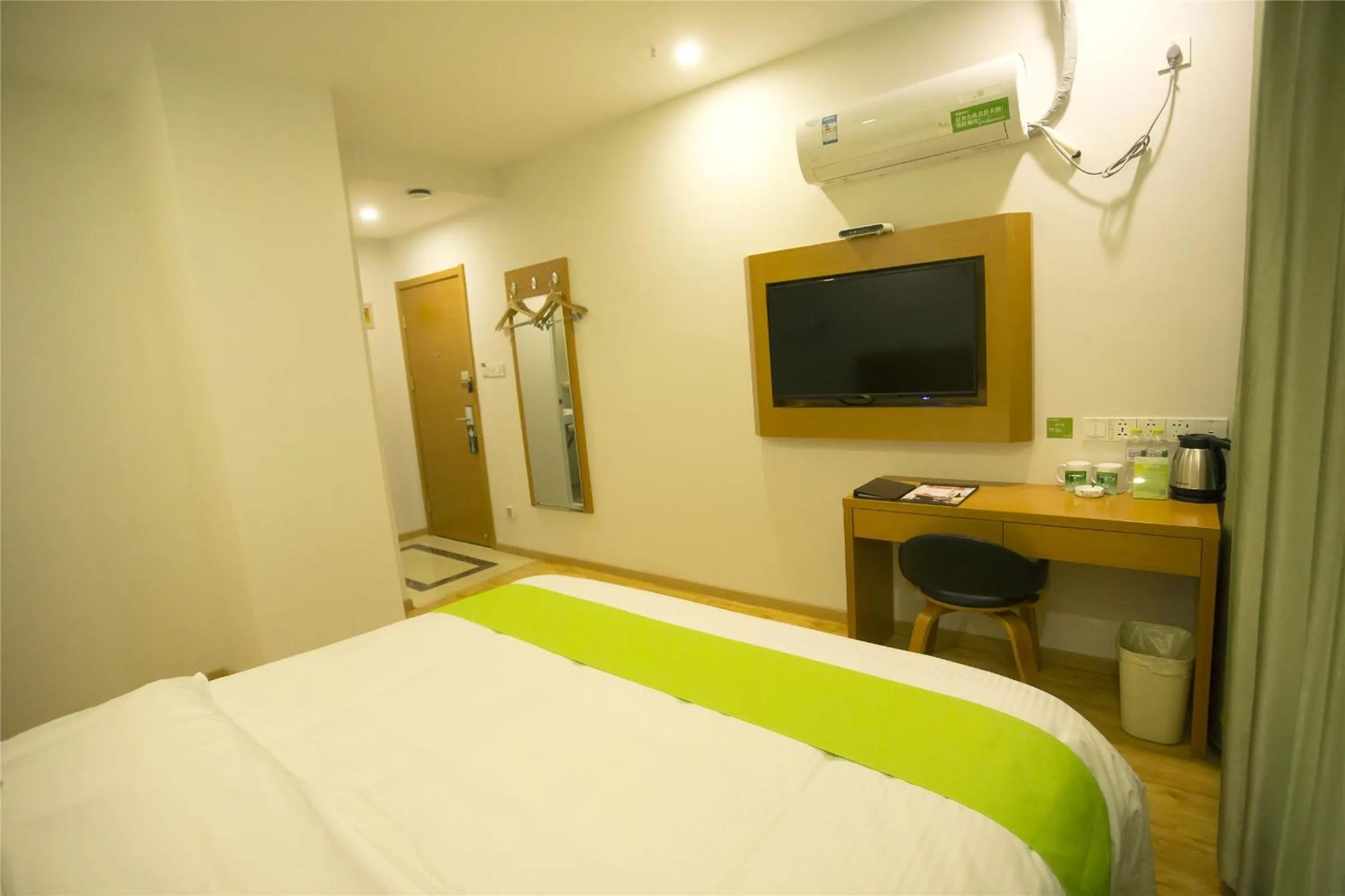 Vatica ShangHai International Tourism Resort Luoshan Road Subway Station Hotel