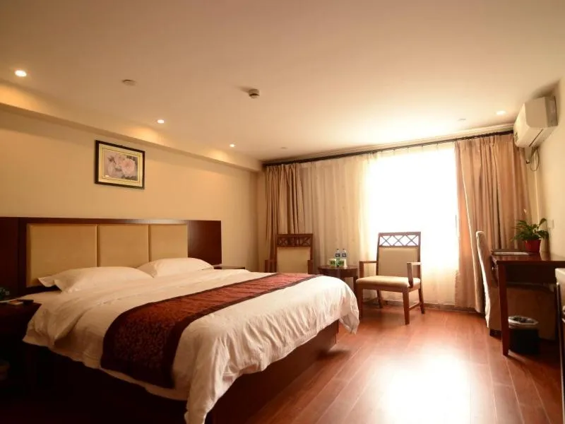 Bed in GreenTree Inn JiangSu Suzhou Kunshan Huaqiao