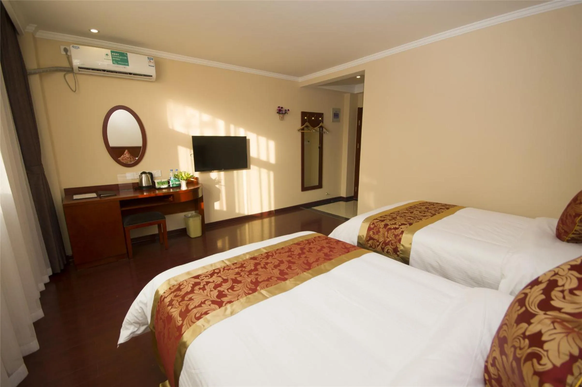Bedroom, Bed in GreenTree Inn JiangSu Taizhou Taixing Middle Guoqing Road Business Hotel
