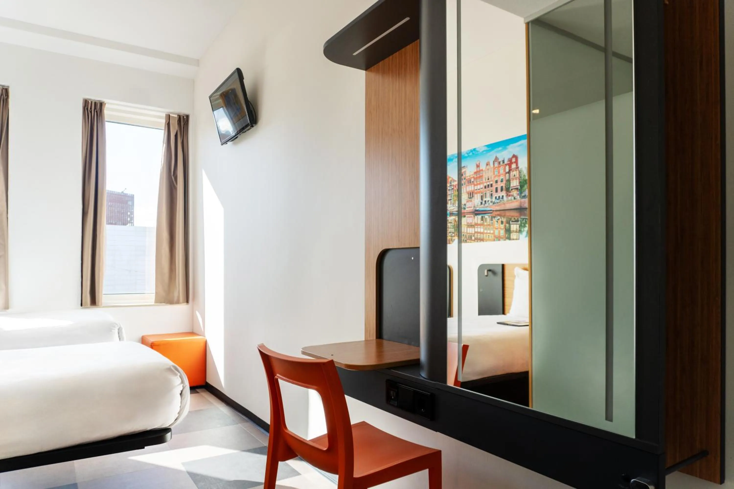 Bedroom, Bed in easyHotel Amsterdam Arena Boulevard