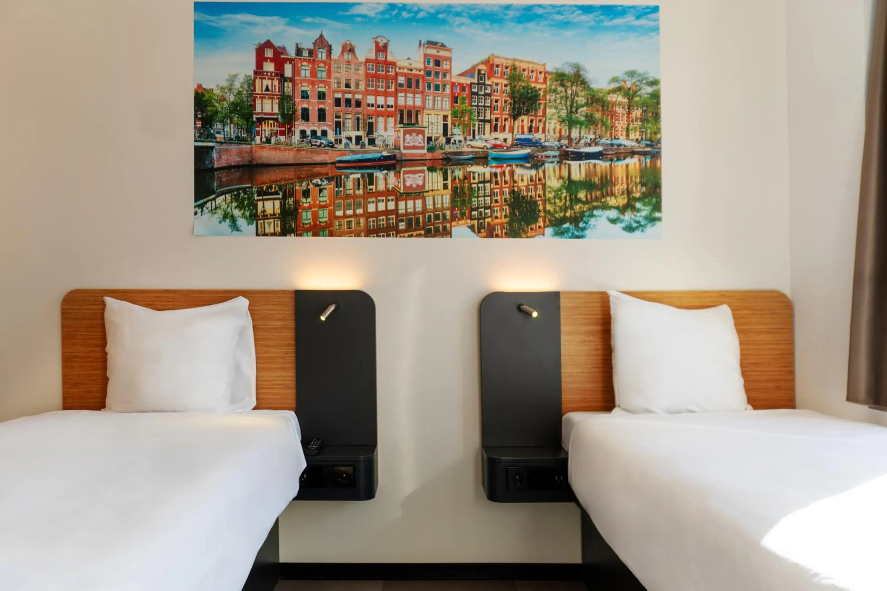 Bedroom, Bed in easyHotel Amsterdam Arena Boulevard