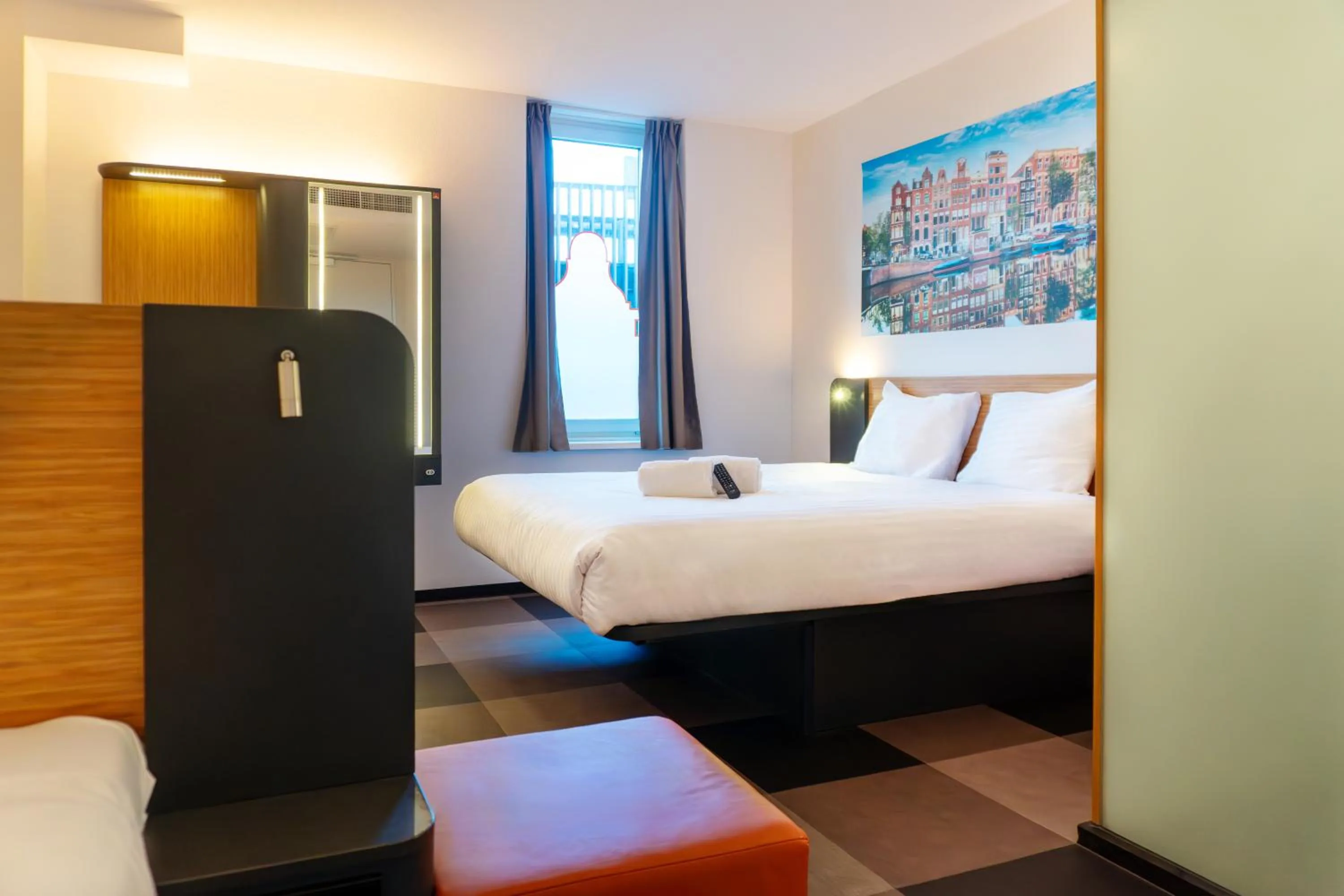 Bedroom, Bed in easyHotel Amsterdam Arena Boulevard