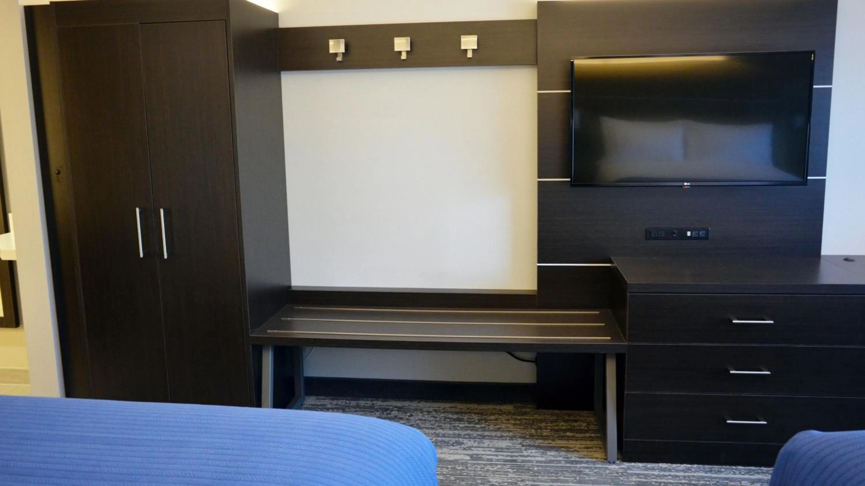 Photo of the whole room in Holiday Inn Express & Suites - Jacksonville W - I295 and I10 by IHG
