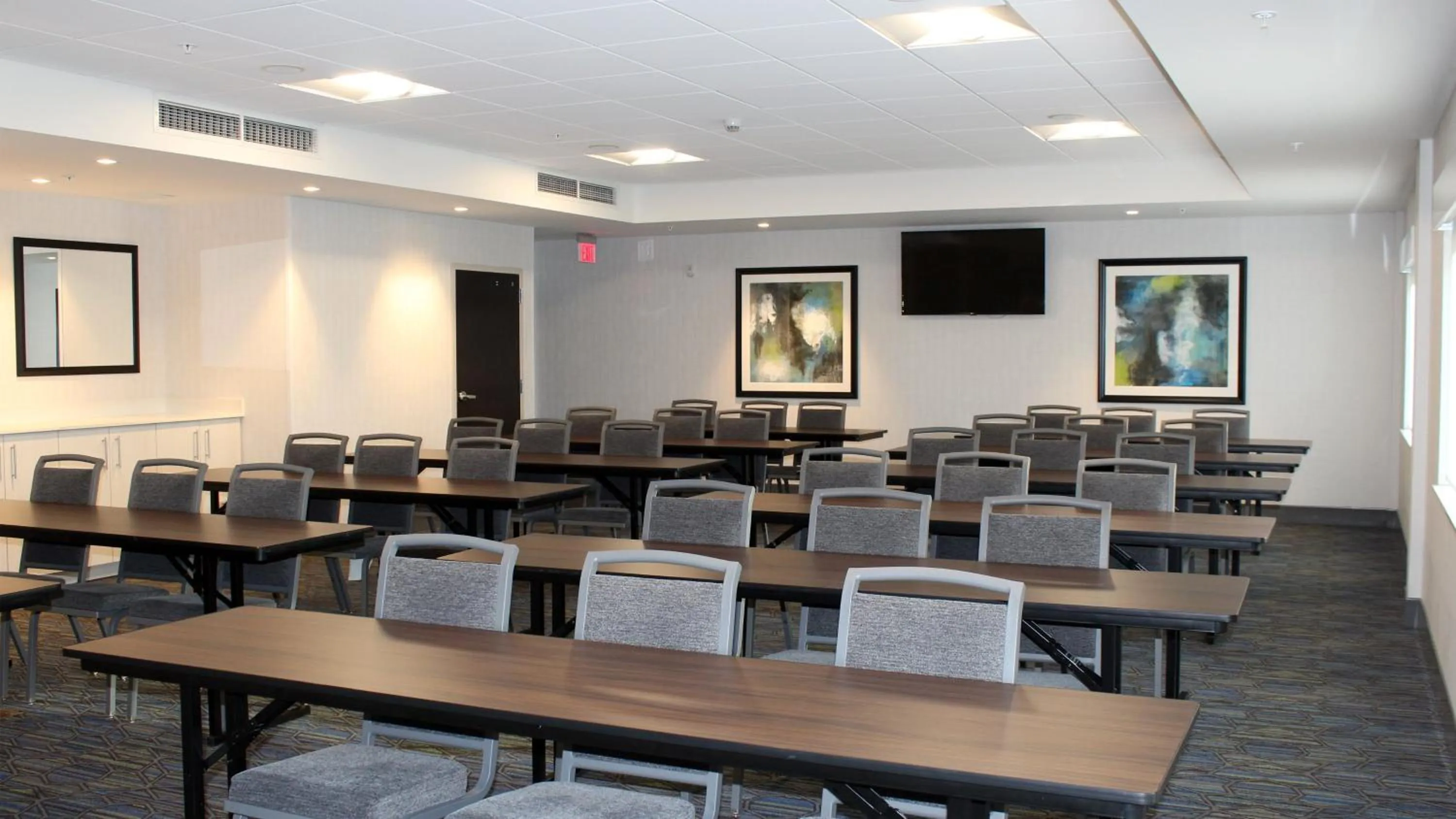 Meeting/conference room in Holiday Inn Express & Suites - Jacksonville W - I295 and I10 by IHG
