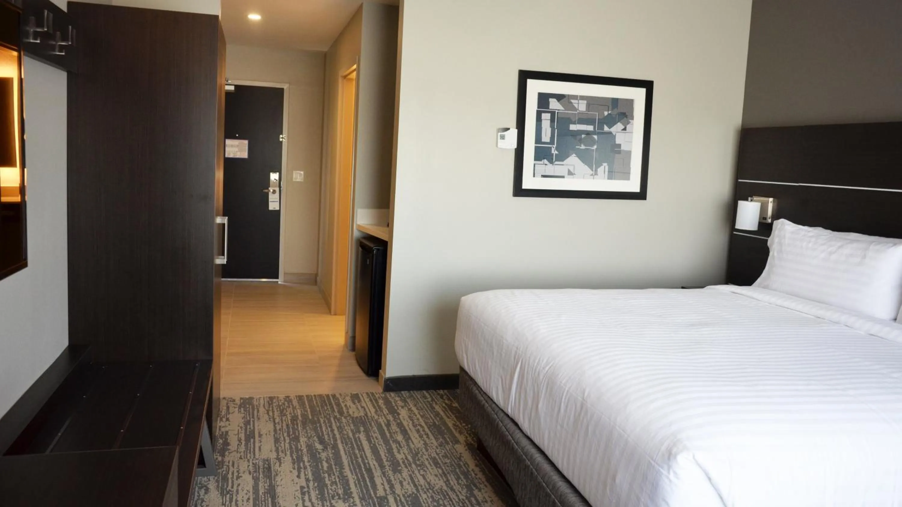 Photo of the whole room, Bed in Holiday Inn Express & Suites - Jacksonville W - I295 and I10 by IHG