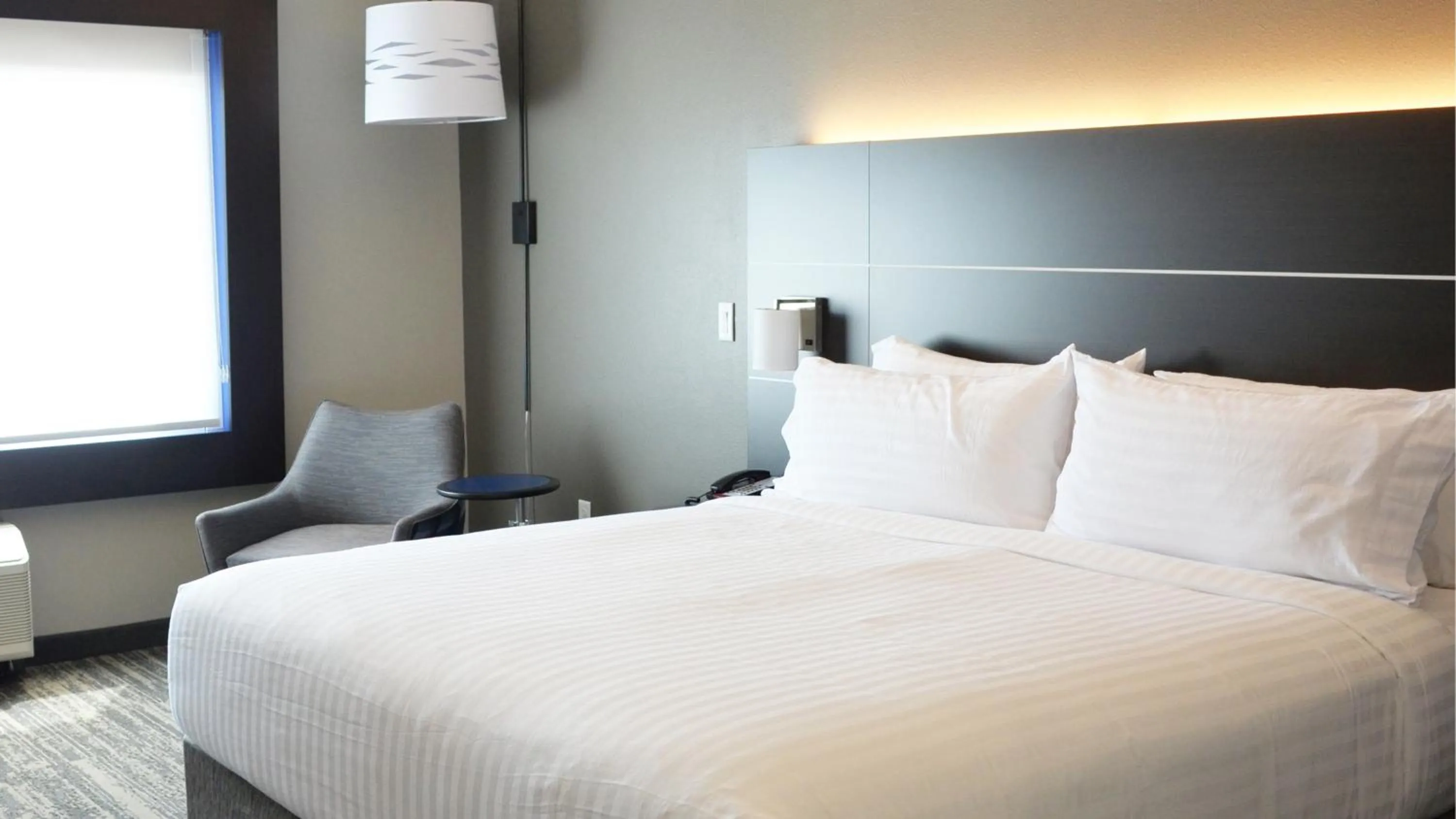 Photo of the whole room, Bed in Holiday Inn Express & Suites - Jacksonville W - I295 and I10 by IHG