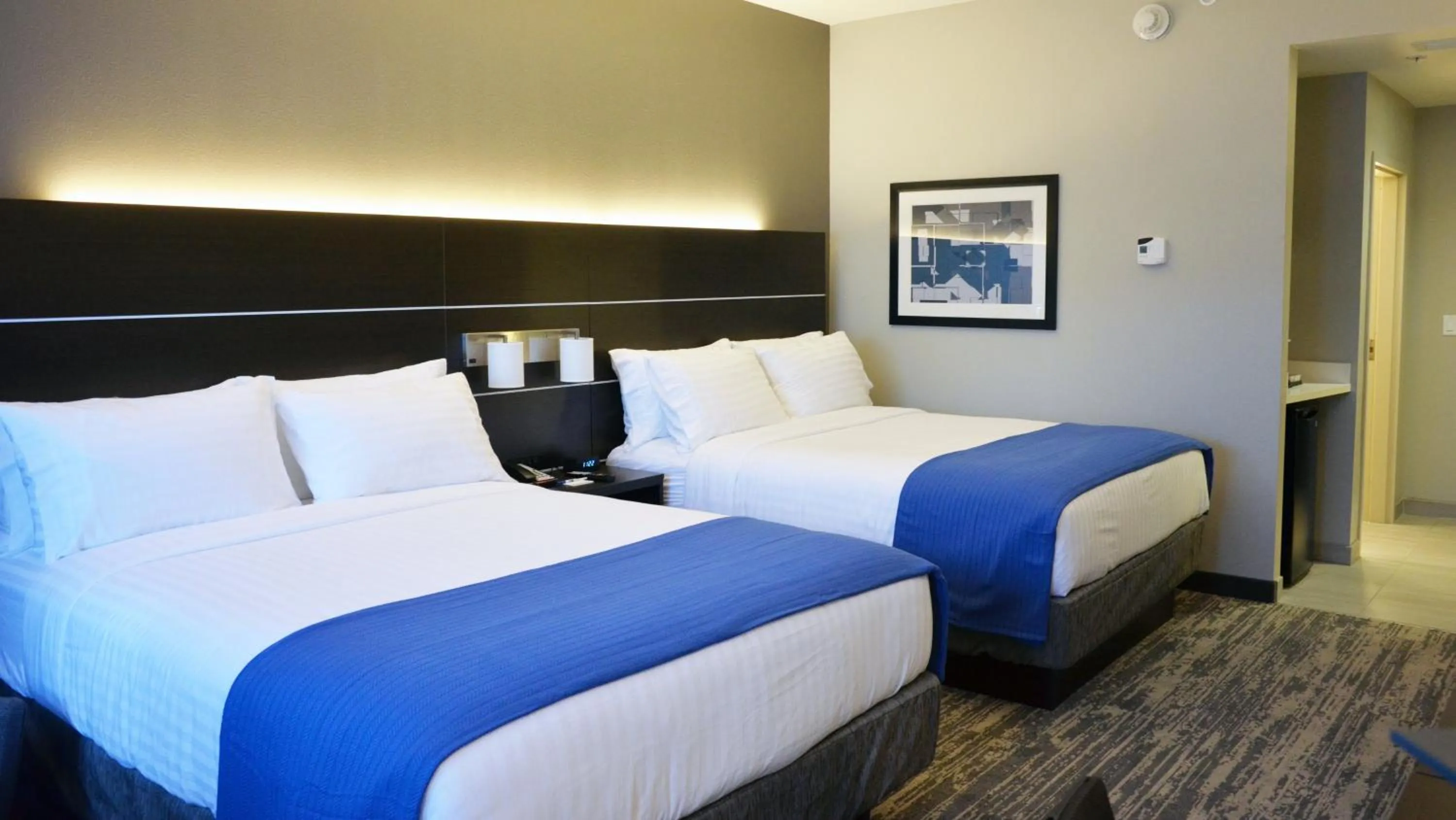 Photo of the whole room, Bed in Holiday Inn Express & Suites - Jacksonville W - I295 and I10 by IHG