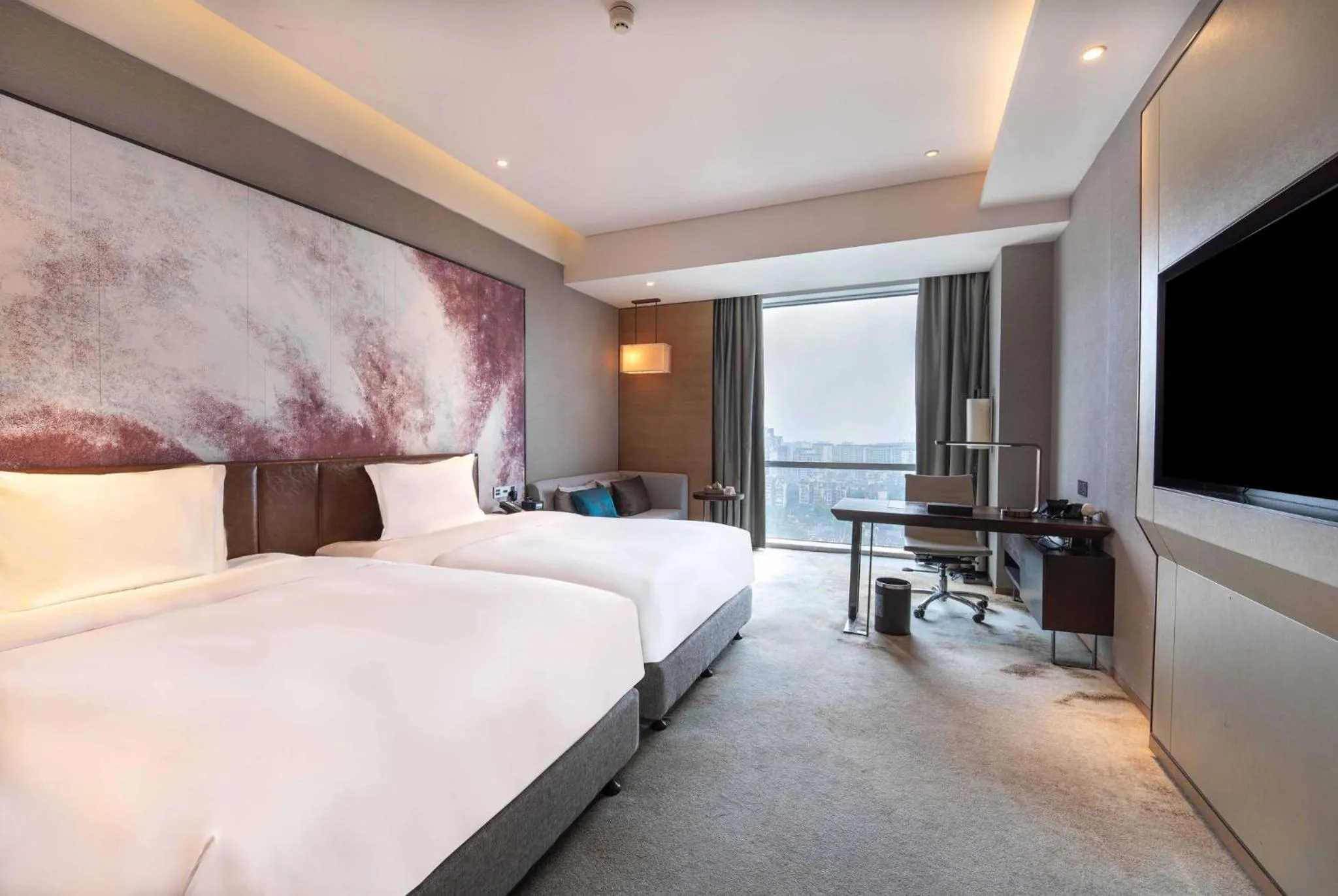 Photo of the whole room, Bed in Crowne Plaza Chengdu Wenjiang by IHG