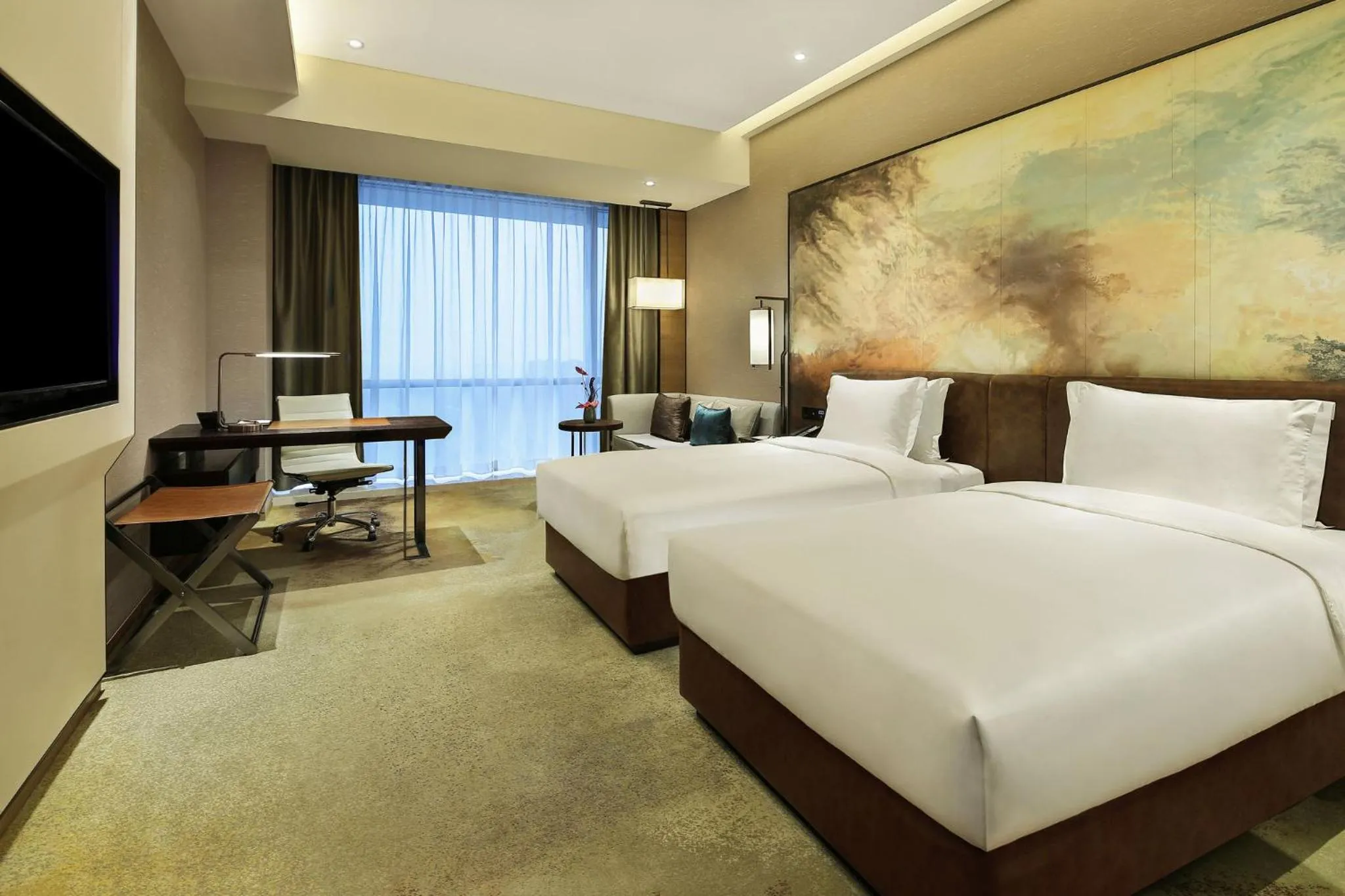 Photo of the whole room, Bed in Crowne Plaza Chengdu Wenjiang by IHG