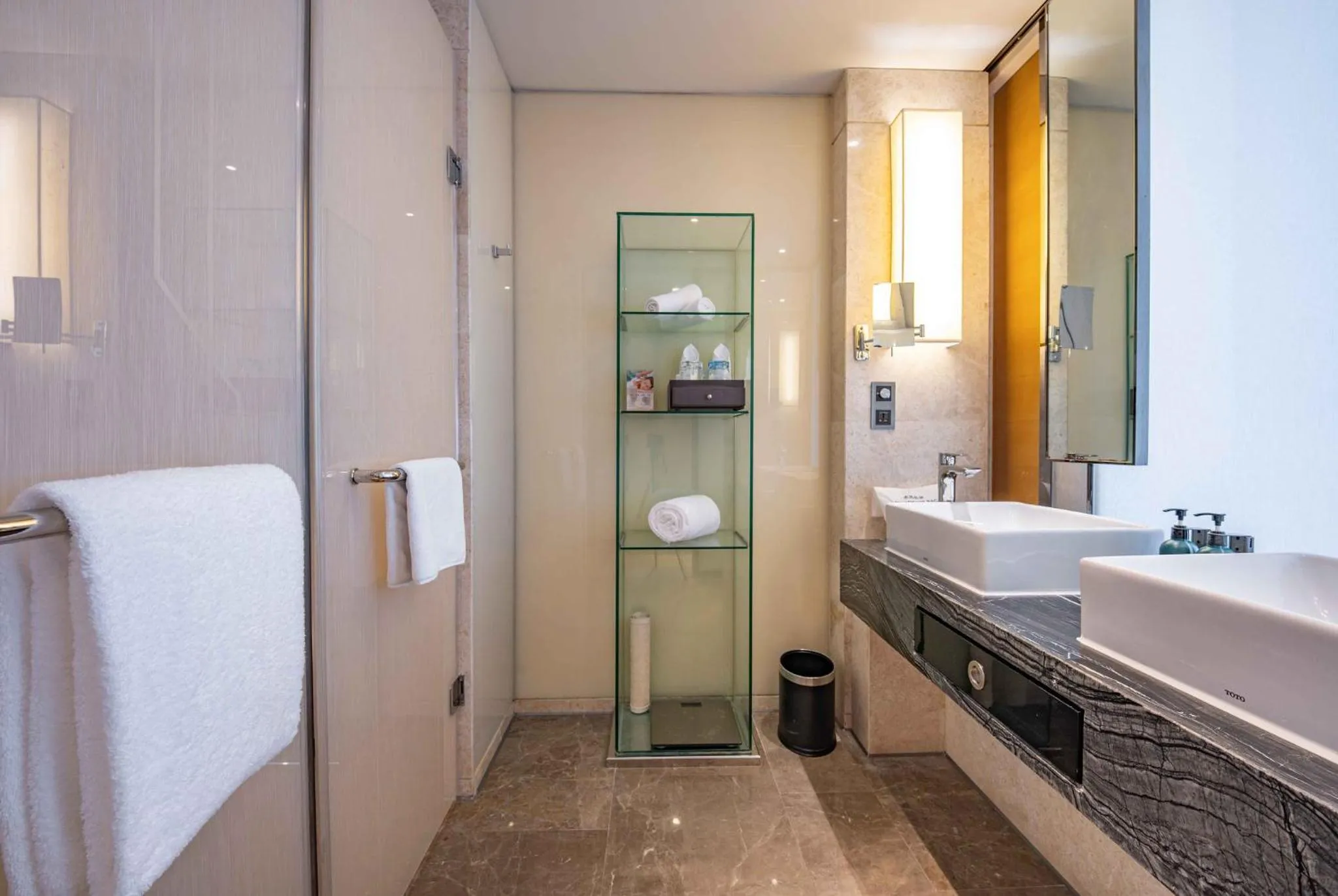 Photo of the whole room in Crowne Plaza Chengdu Wenjiang by IHG