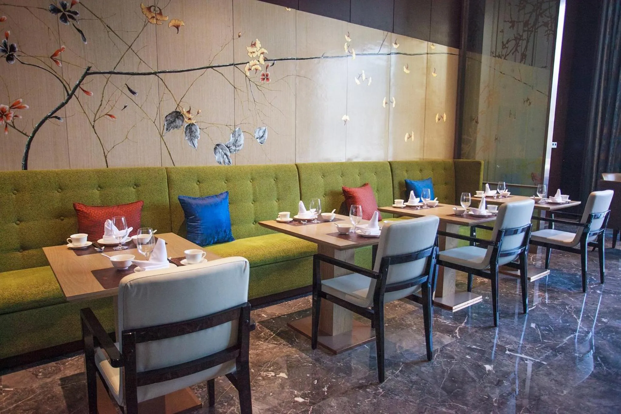 Restaurant/places to eat in Crowne Plaza Chengdu Wenjiang by IHG