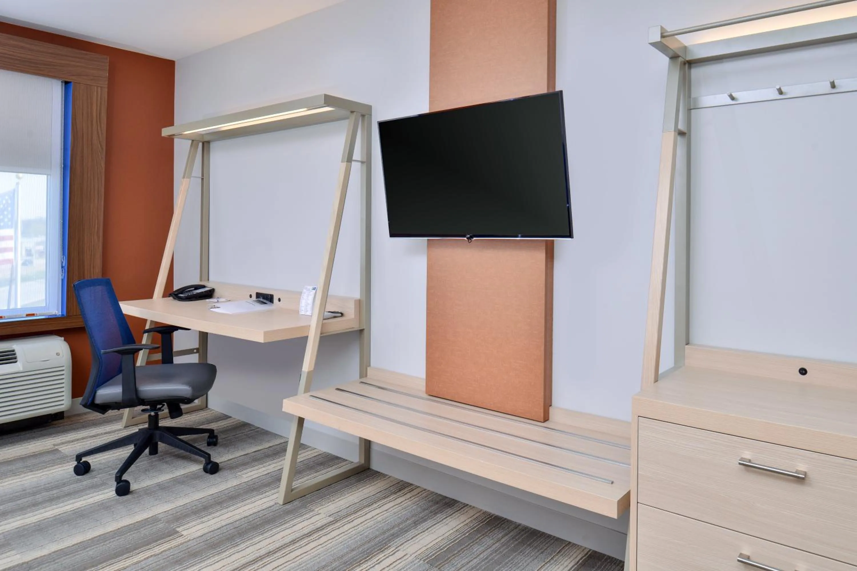 Photo of the whole room in Holiday Inn Express & Suites - Southgate - Detroit Area by IHG