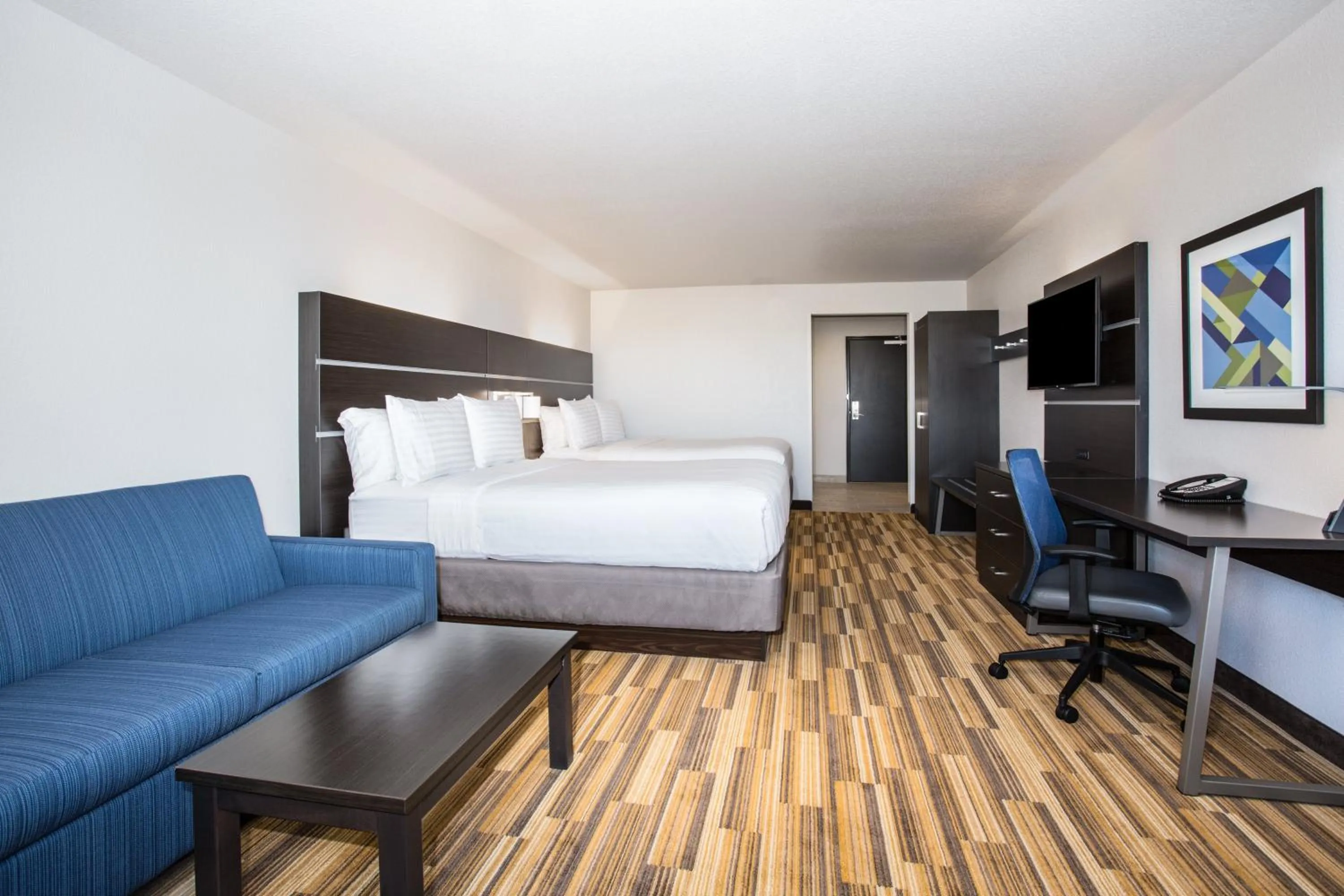 Photo of the whole room, Bed in Holiday Inn Express & Suites - Rapid City - Rushmore South by IHG
