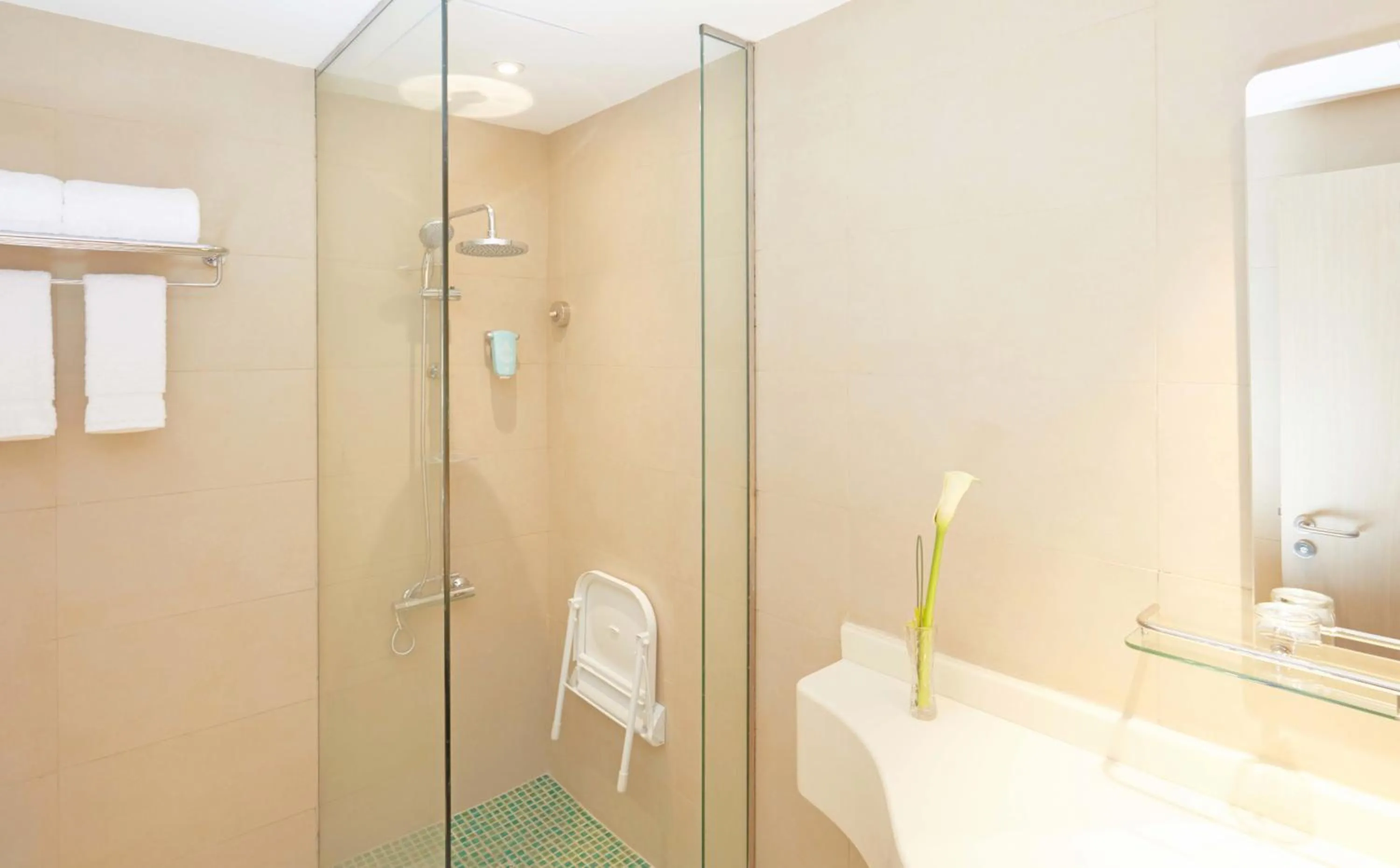 Bathroom in ibis Styles Makkah