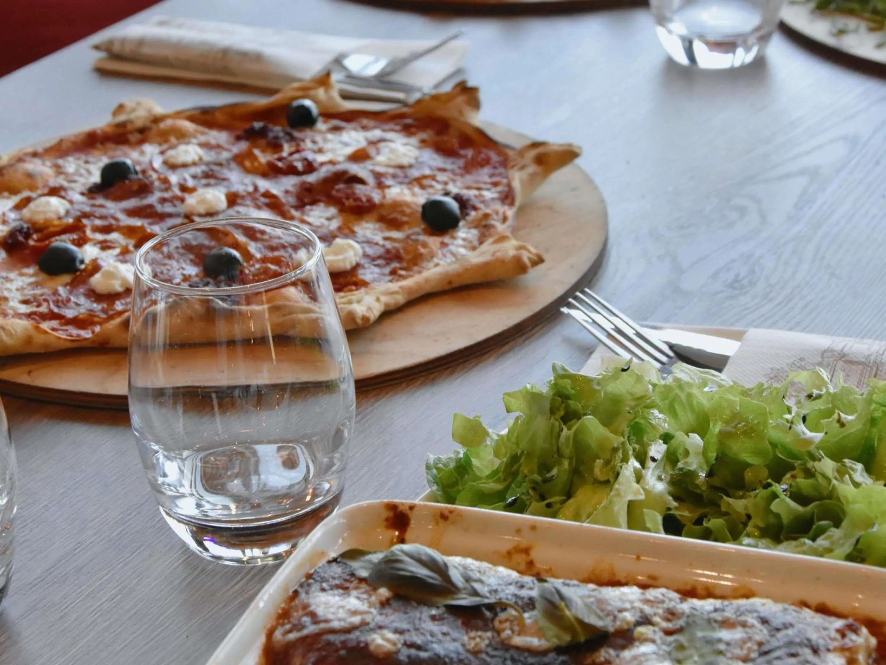 Restaurant/places to eat in ibis budget Sens