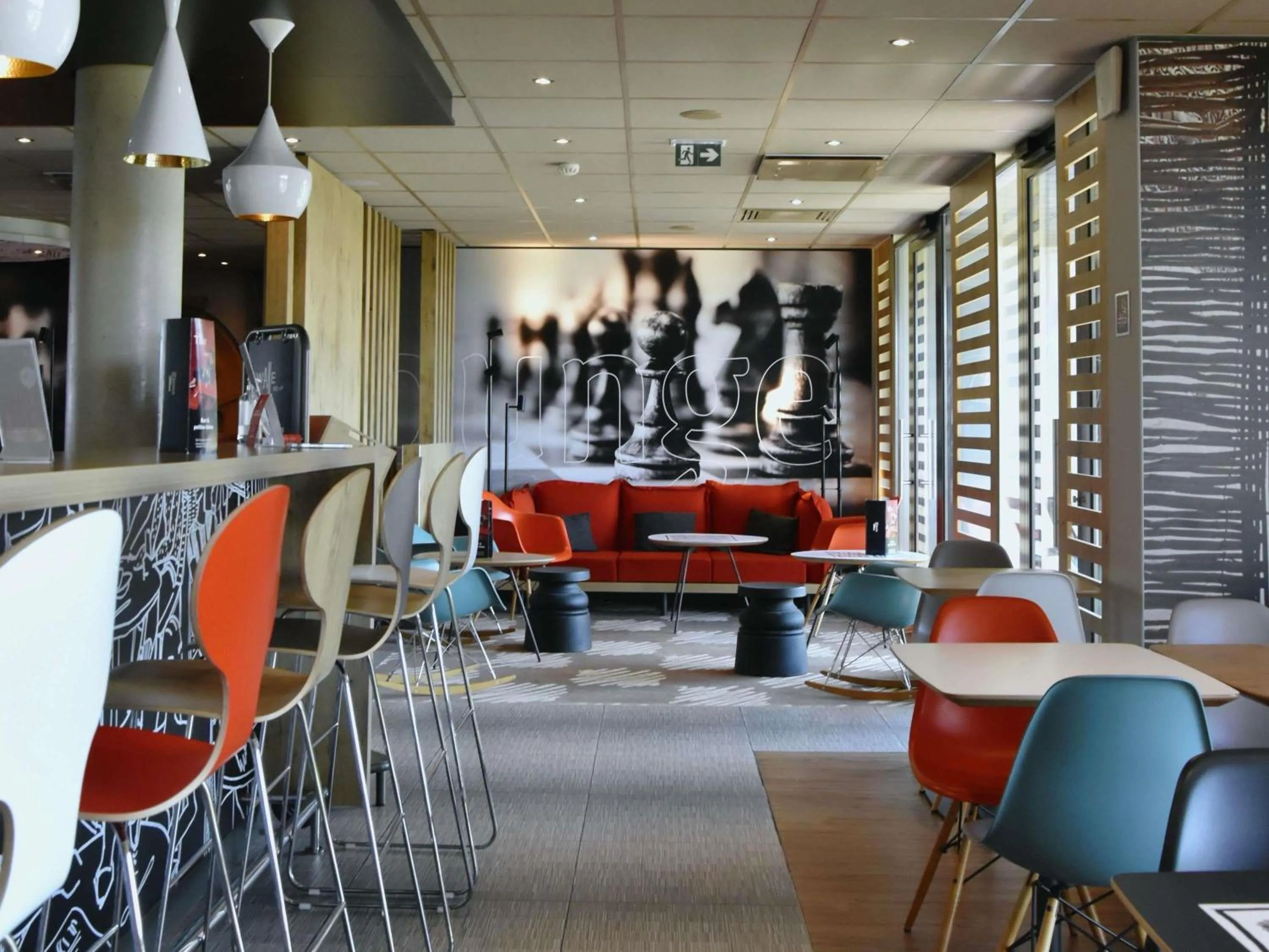 Restaurant/places to eat in ibis Sens