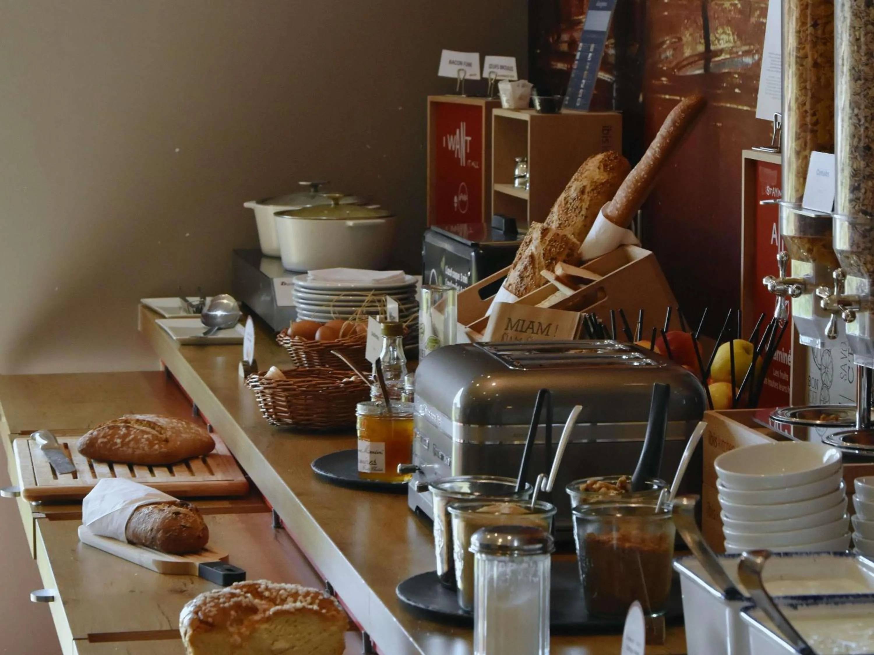 Restaurant/places to eat in ibis Sens