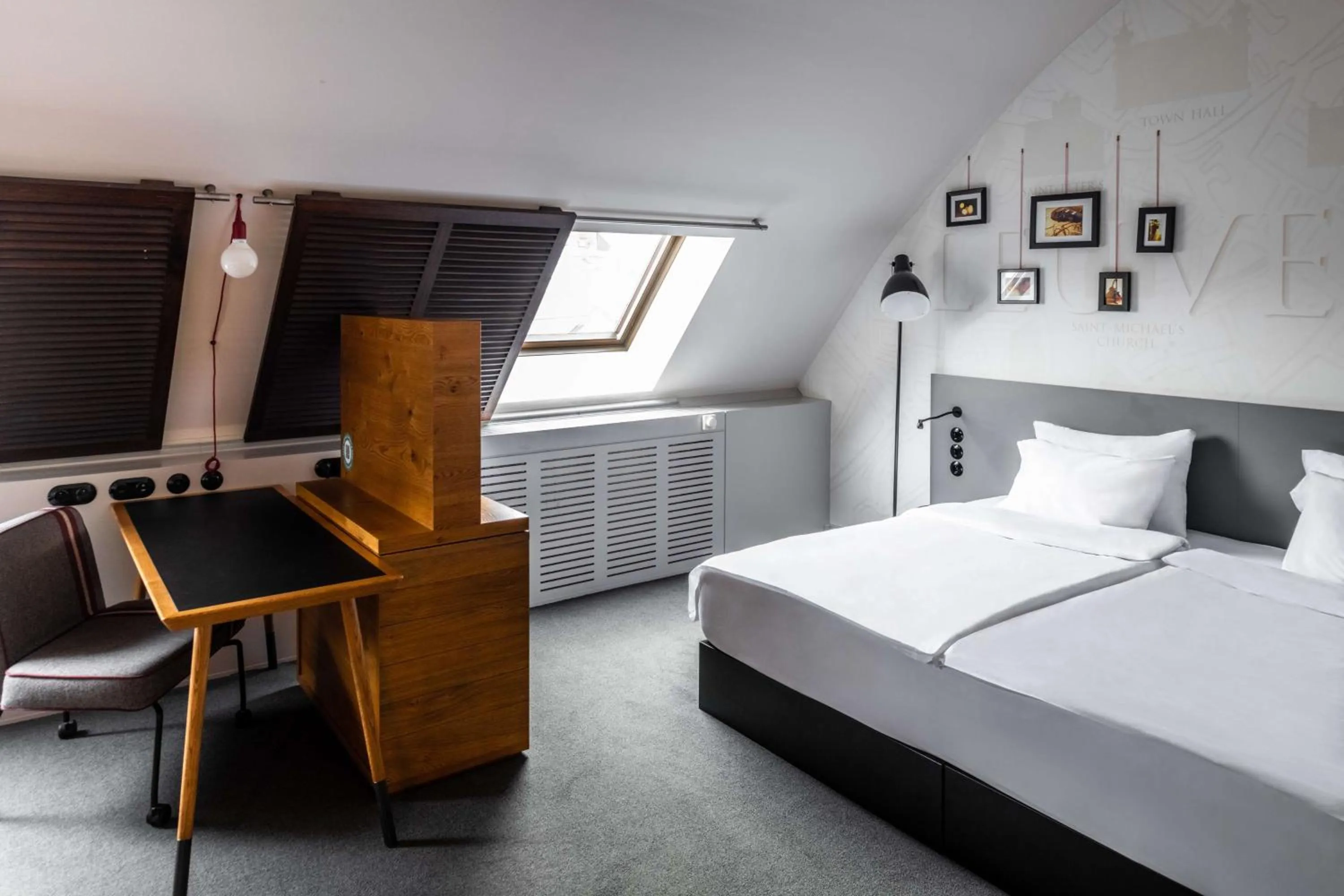 Photo of the whole room, Bed in pentahotel Leuven