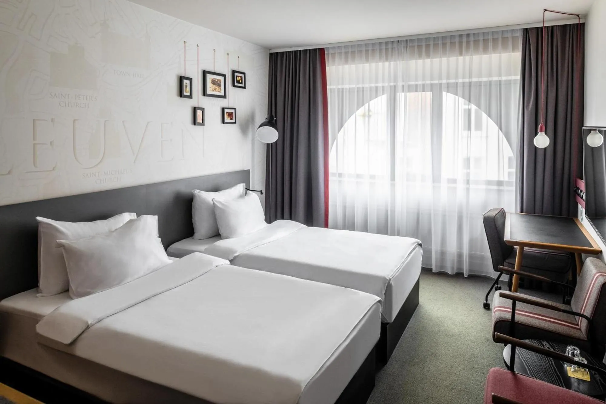 Bedroom, Bed in pentahotel Leuven