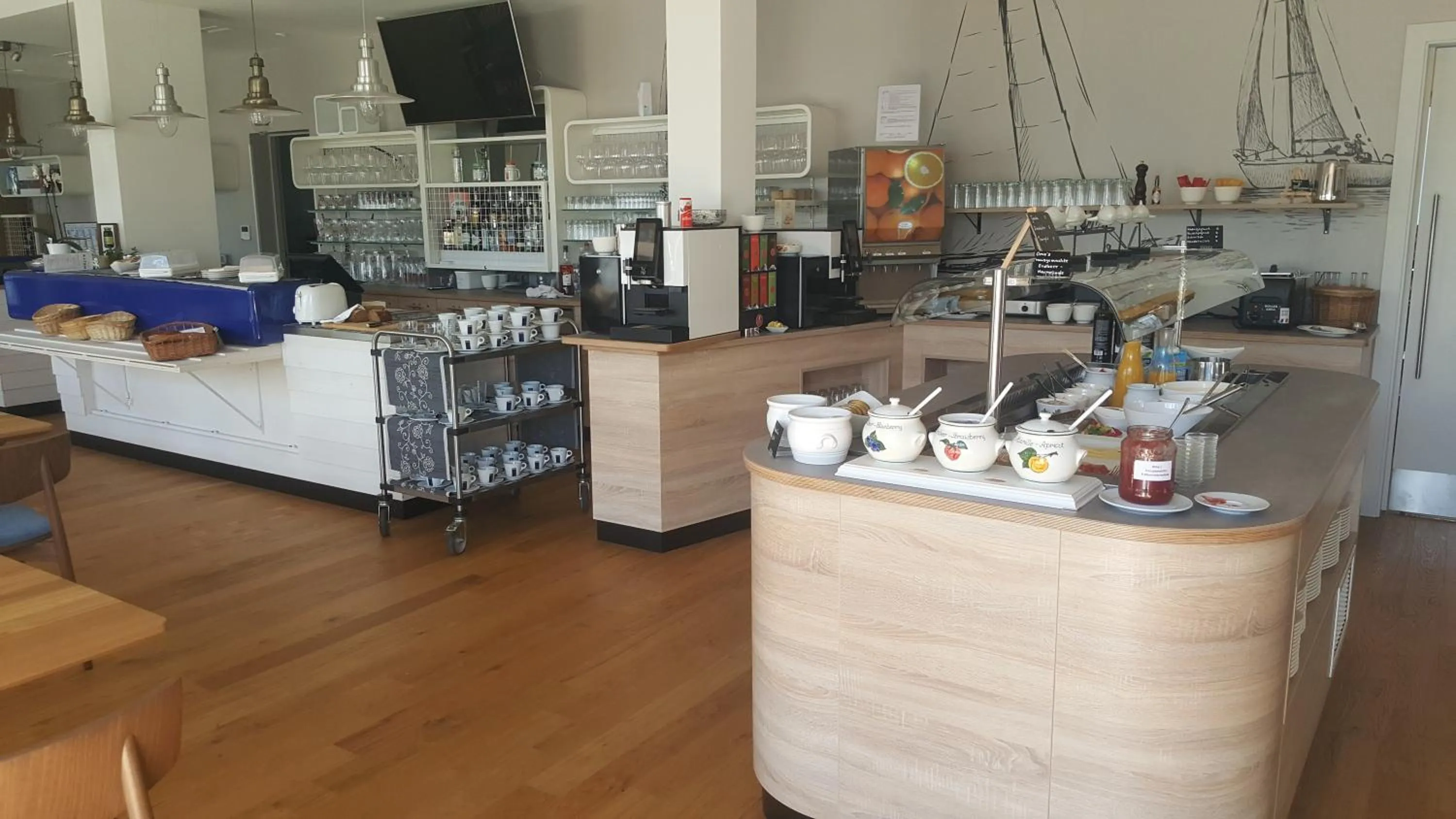 Food and drinks in Hotel Katamaran