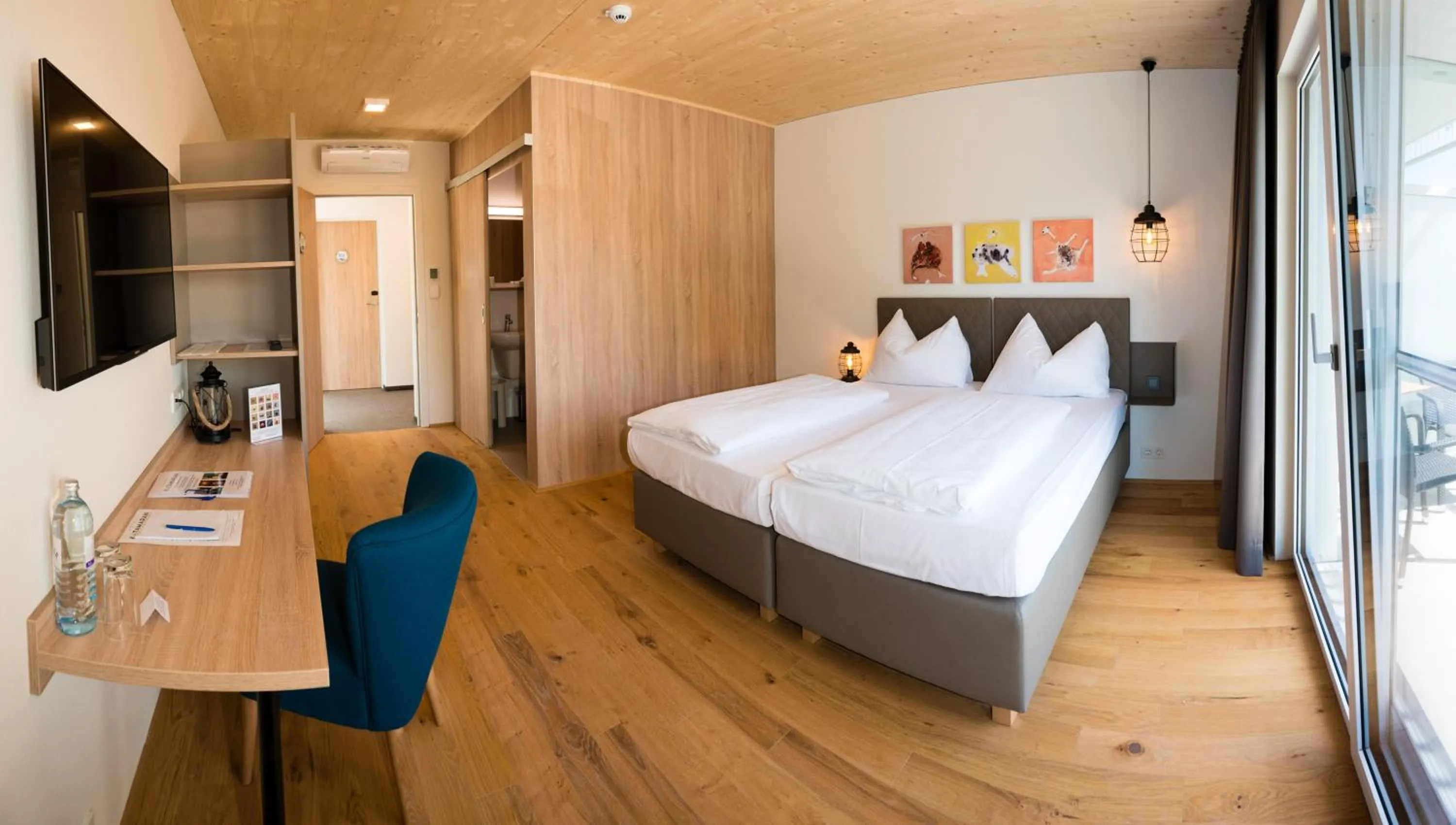 Photo of the whole room, Bed in Hotel Katamaran