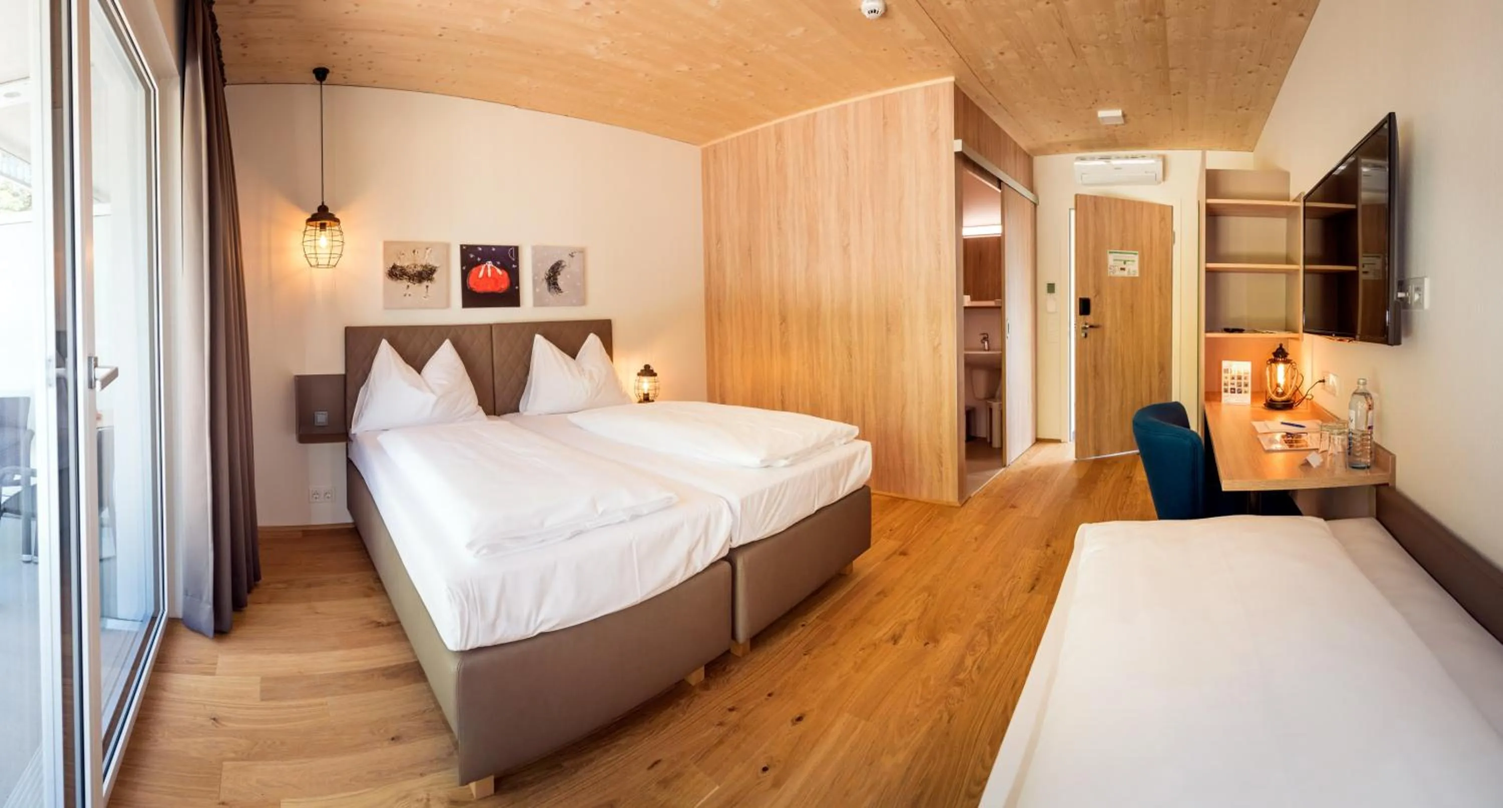 Photo of the whole room, Bed in Hotel Katamaran