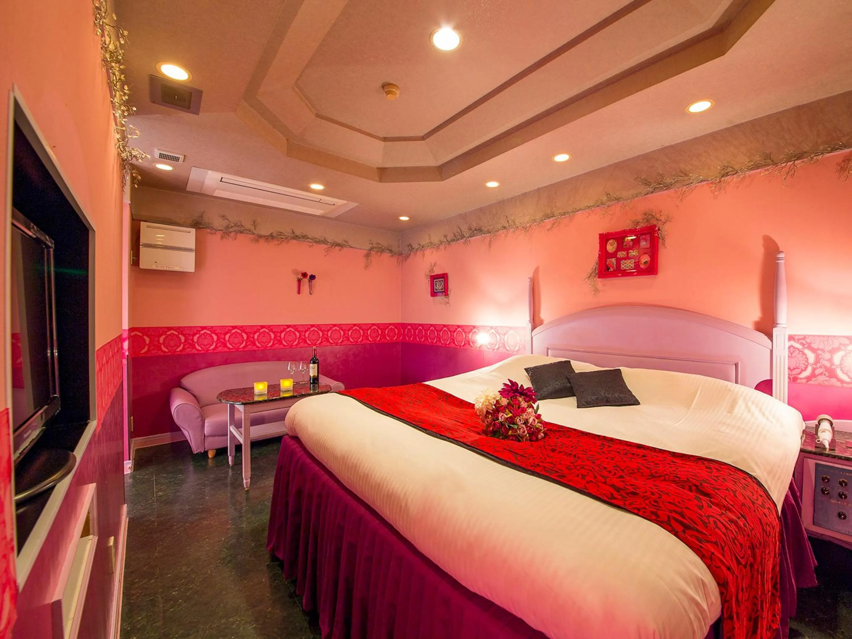 Photo of the whole room, Bed in Hotel Gallery (Adult Only)