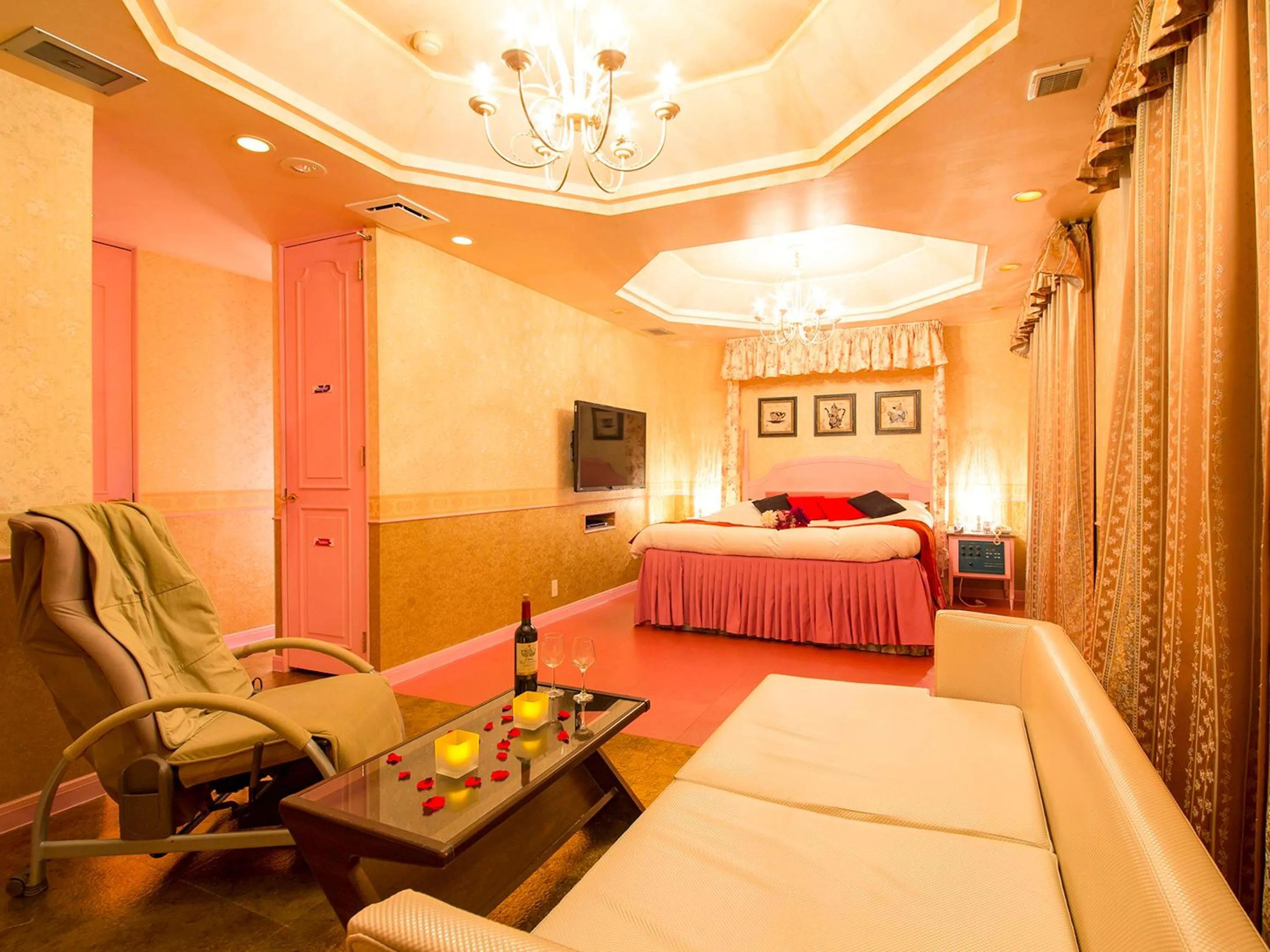 Photo of the whole room, Bed in Hotel Gallery (Adult Only)