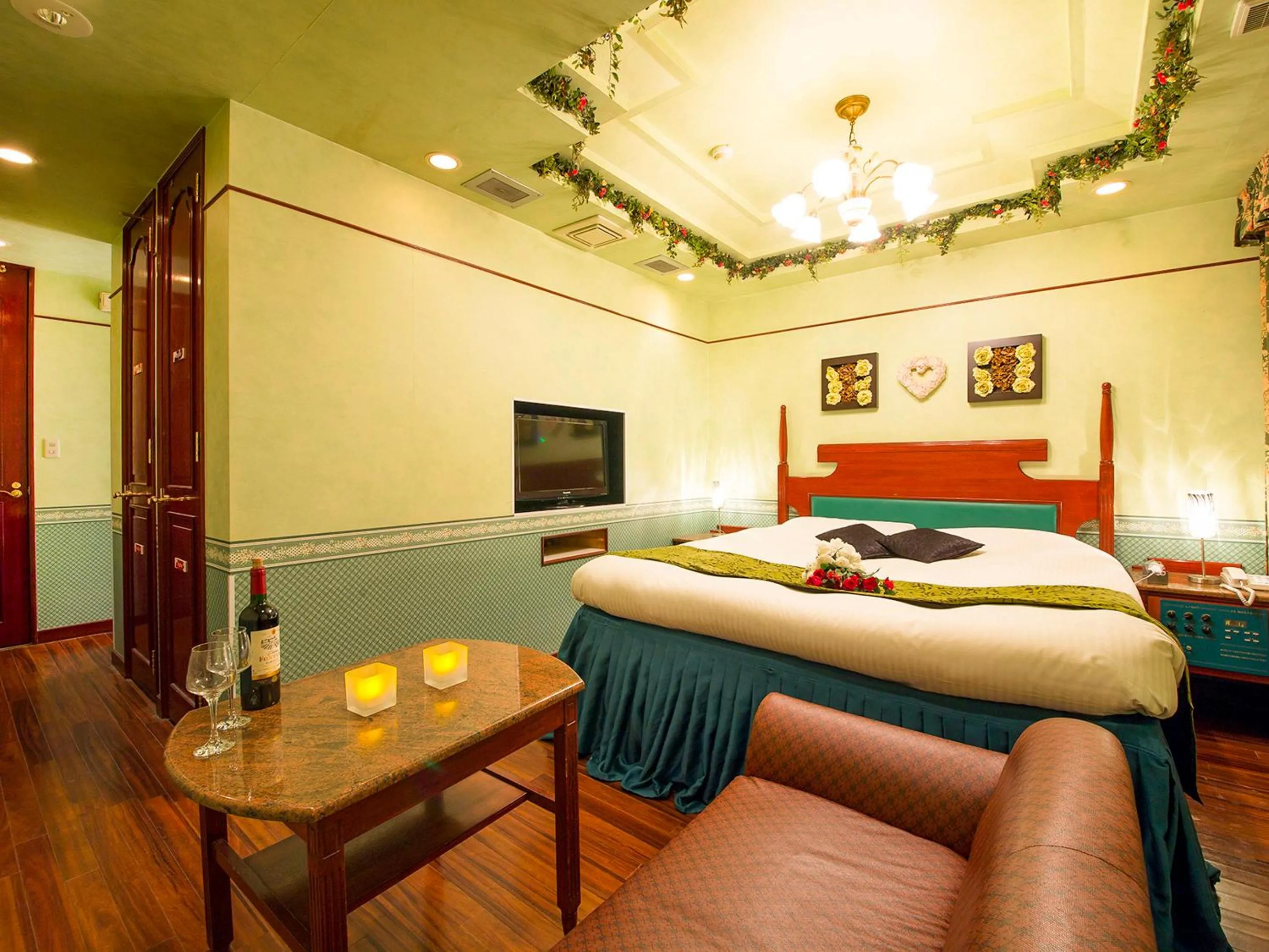 Photo of the whole room, Bed in Hotel Gallery (Adult Only)