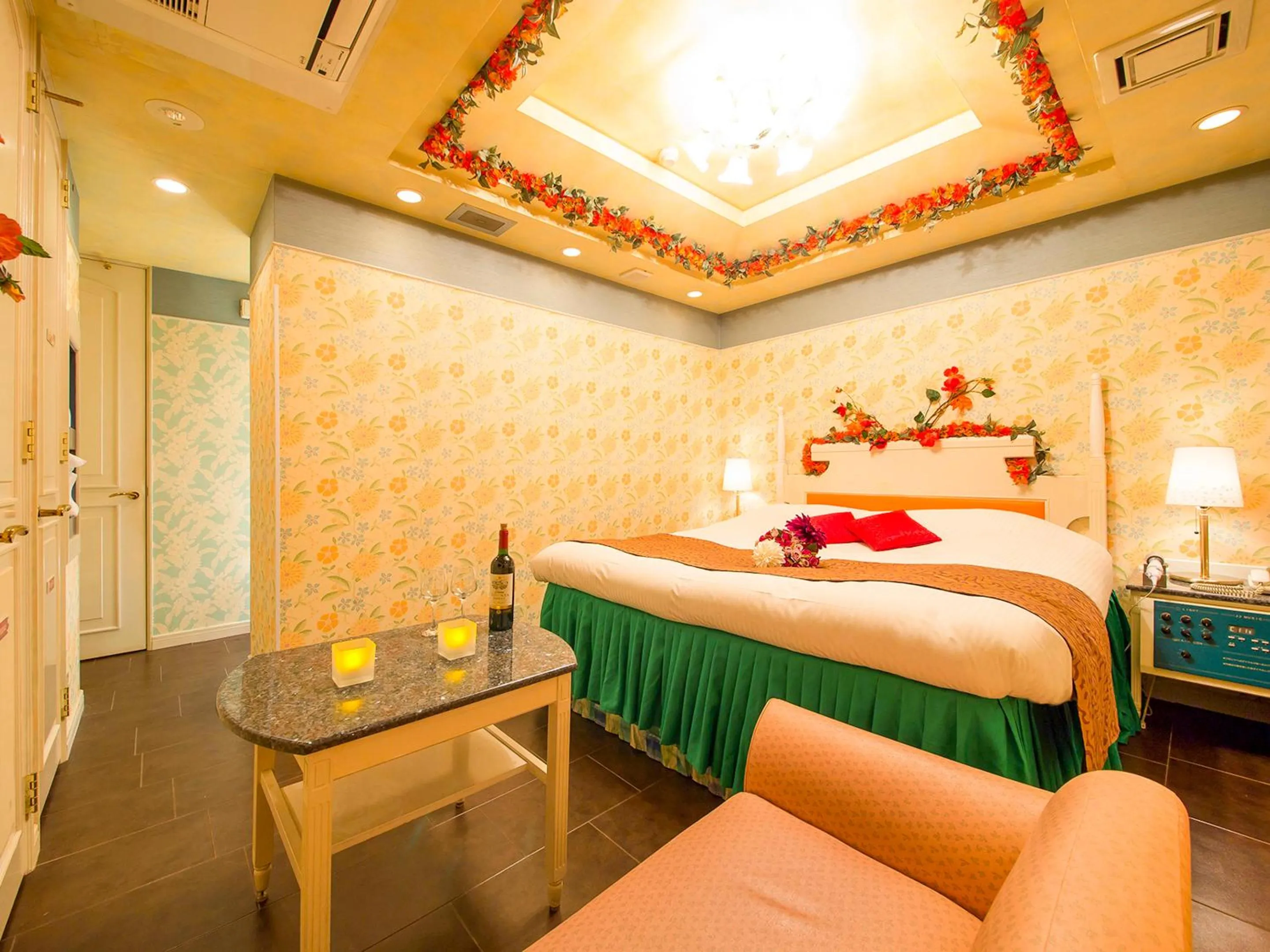 Photo of the whole room, Bed in Hotel Gallery (Adult Only)