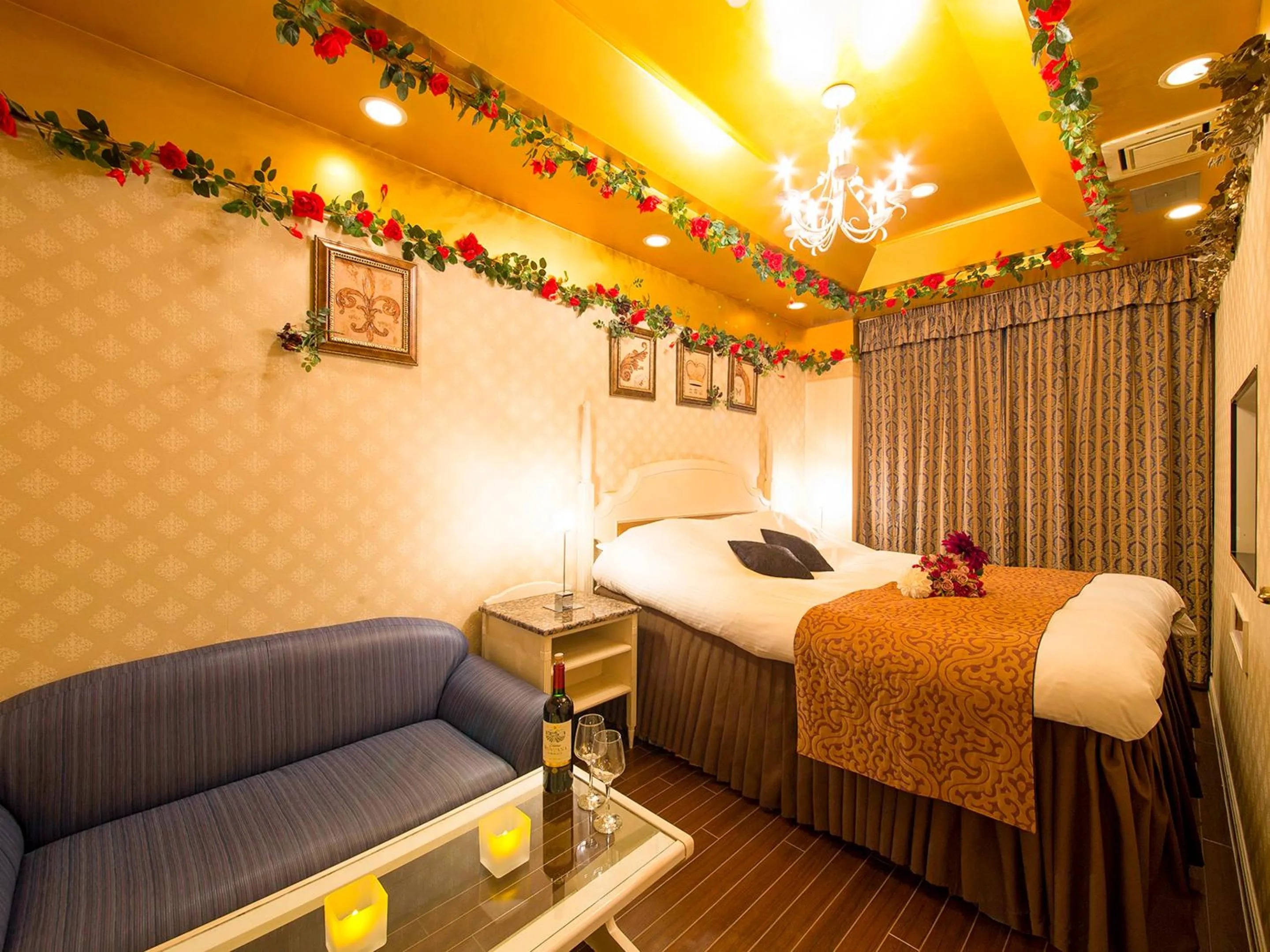 Photo of the whole room, Bed in Hotel Gallery (Adult Only)