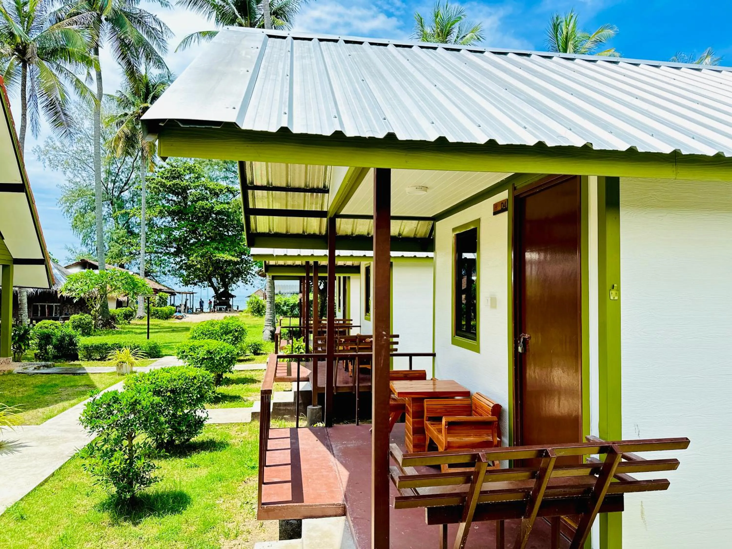 Facade/entrance in Lanta L.D. Beach Bungalow