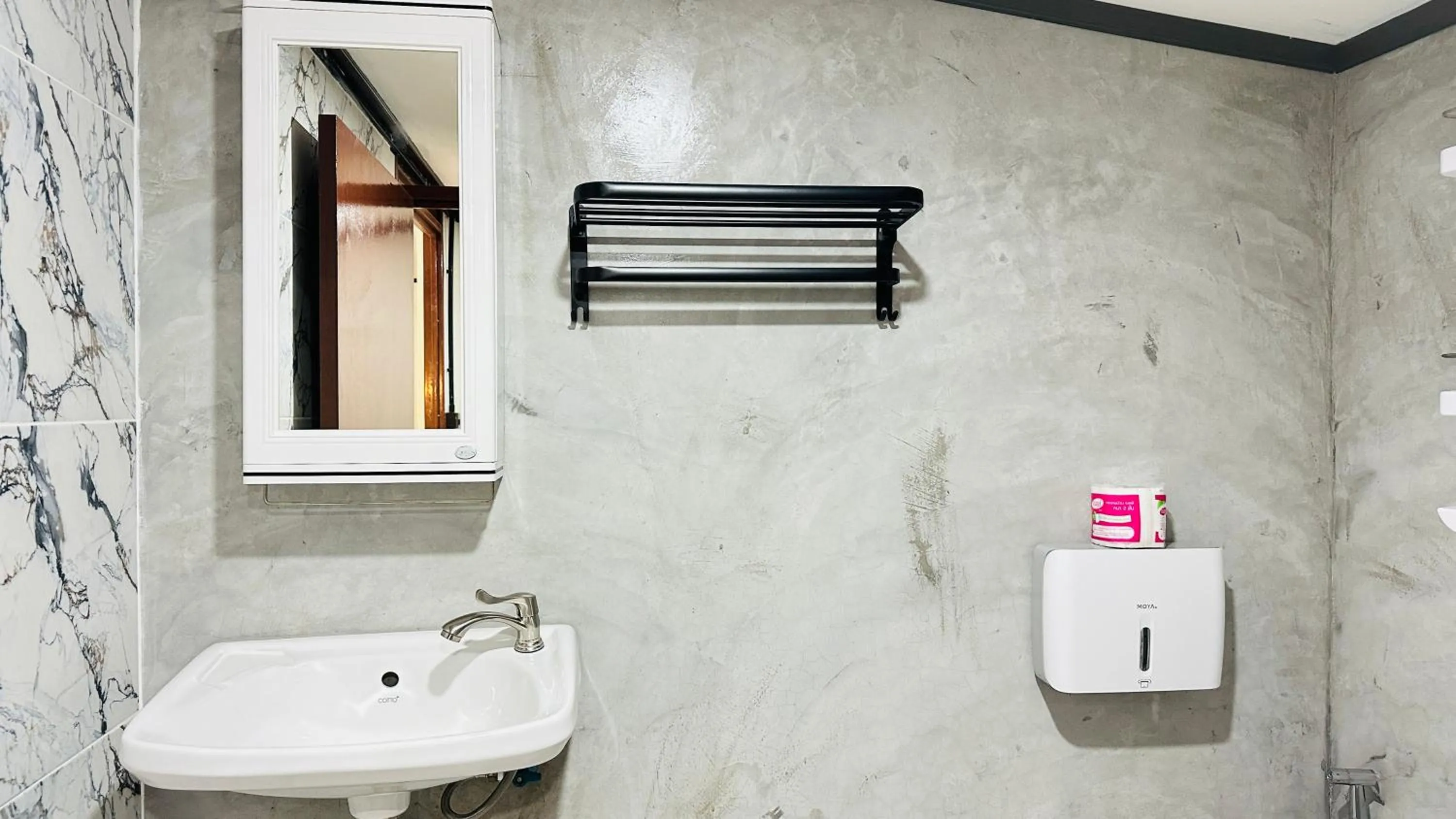 Bathroom in Lanta L.D. Beach Bungalow