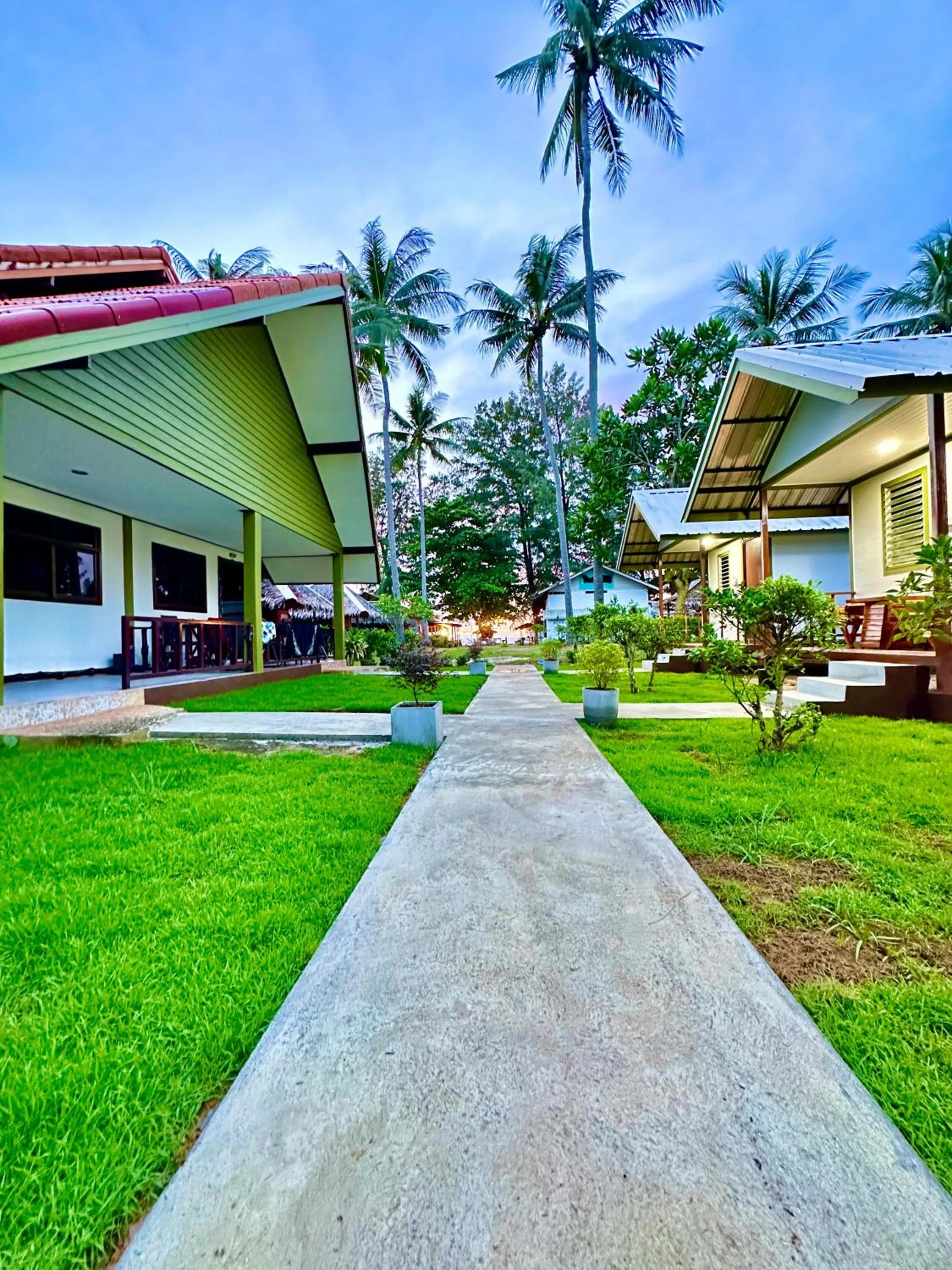 On site in Lanta L.D. Beach Bungalow