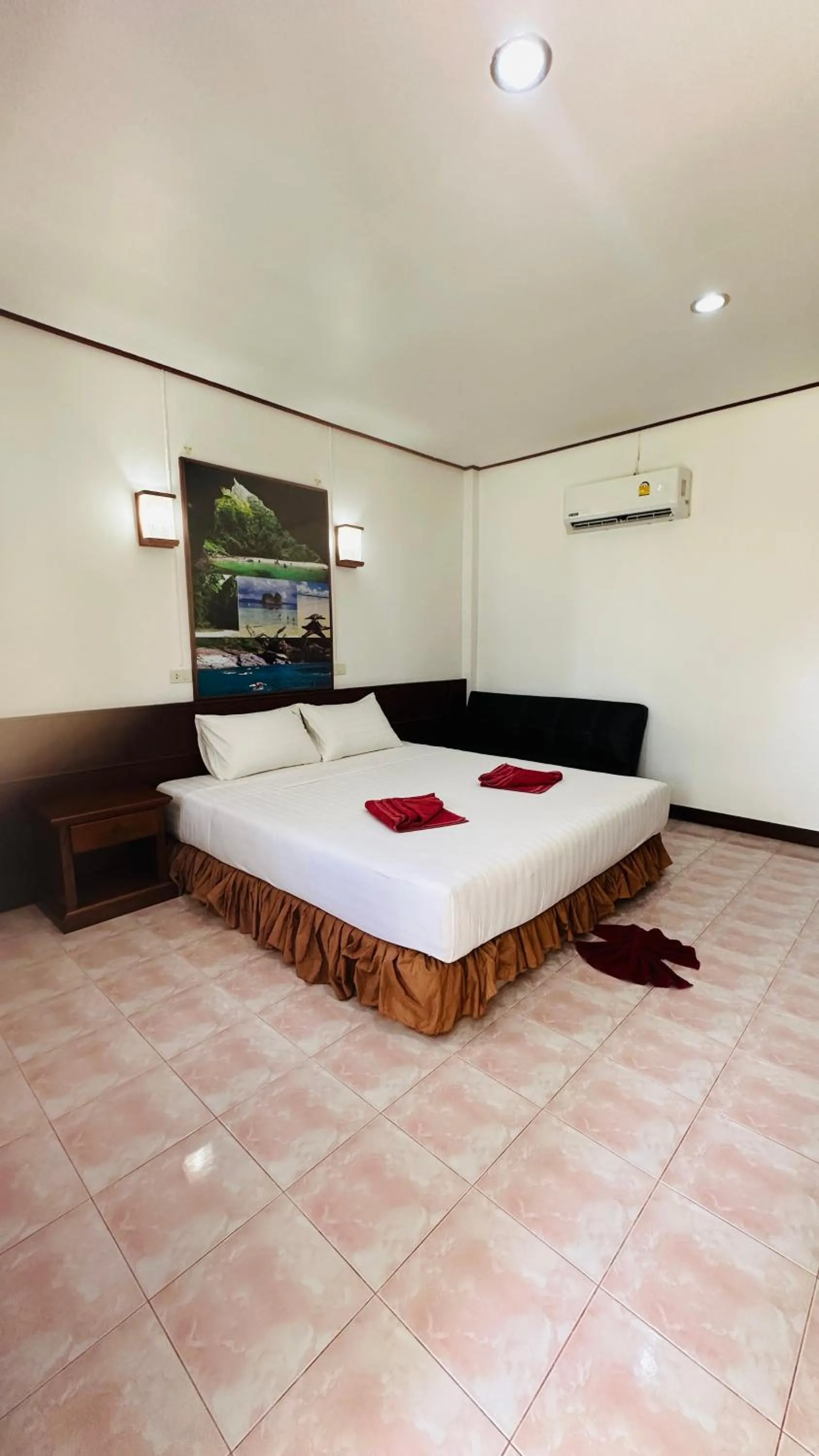 Bed in Lanta L.D. Beach Bungalow