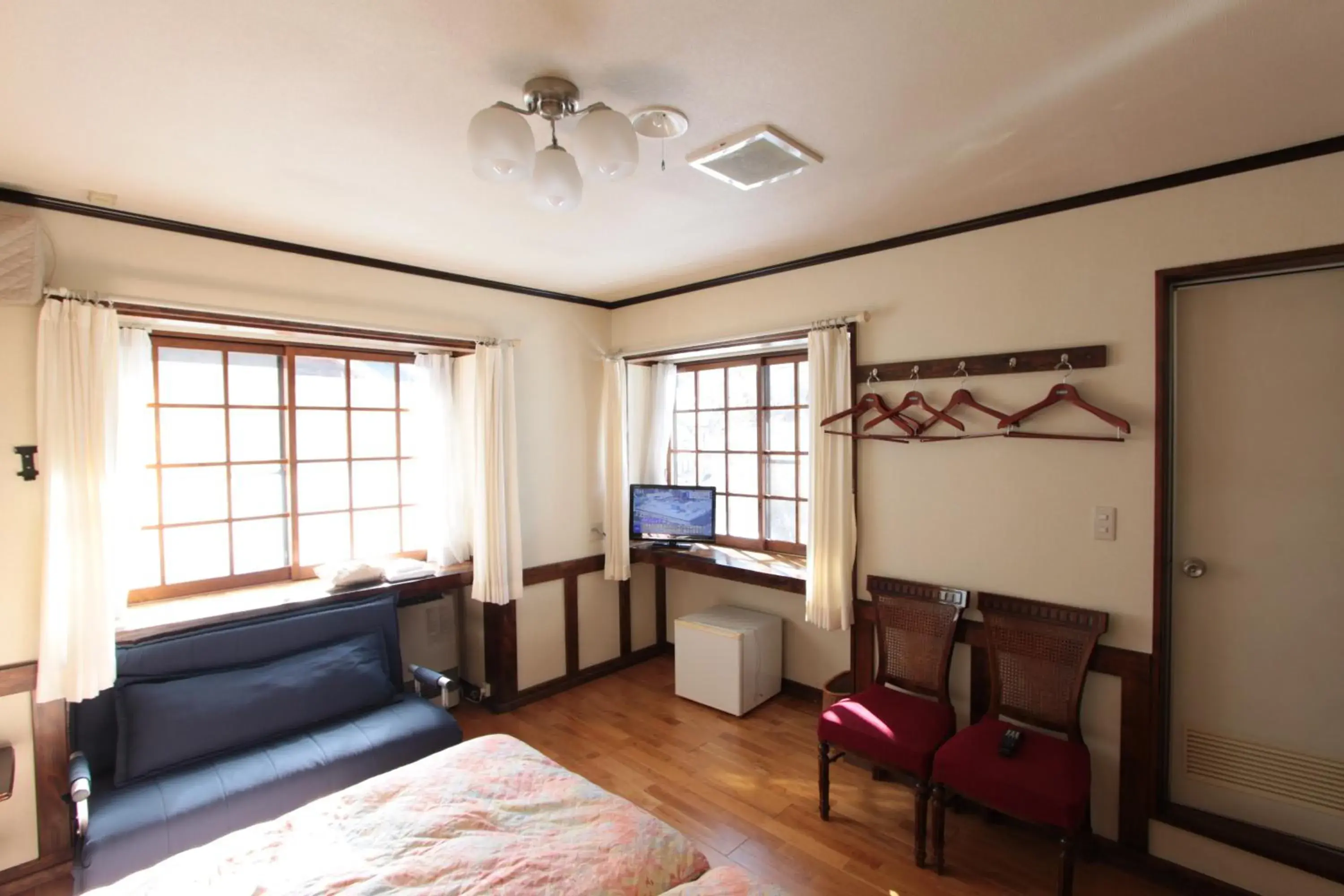 Twin Room with Private Bathroom - single occupancy in Pension Eastmountain Hakuba Twin Room with Private Bathroom - single occupancy in Pension Eastmountain Hakuba