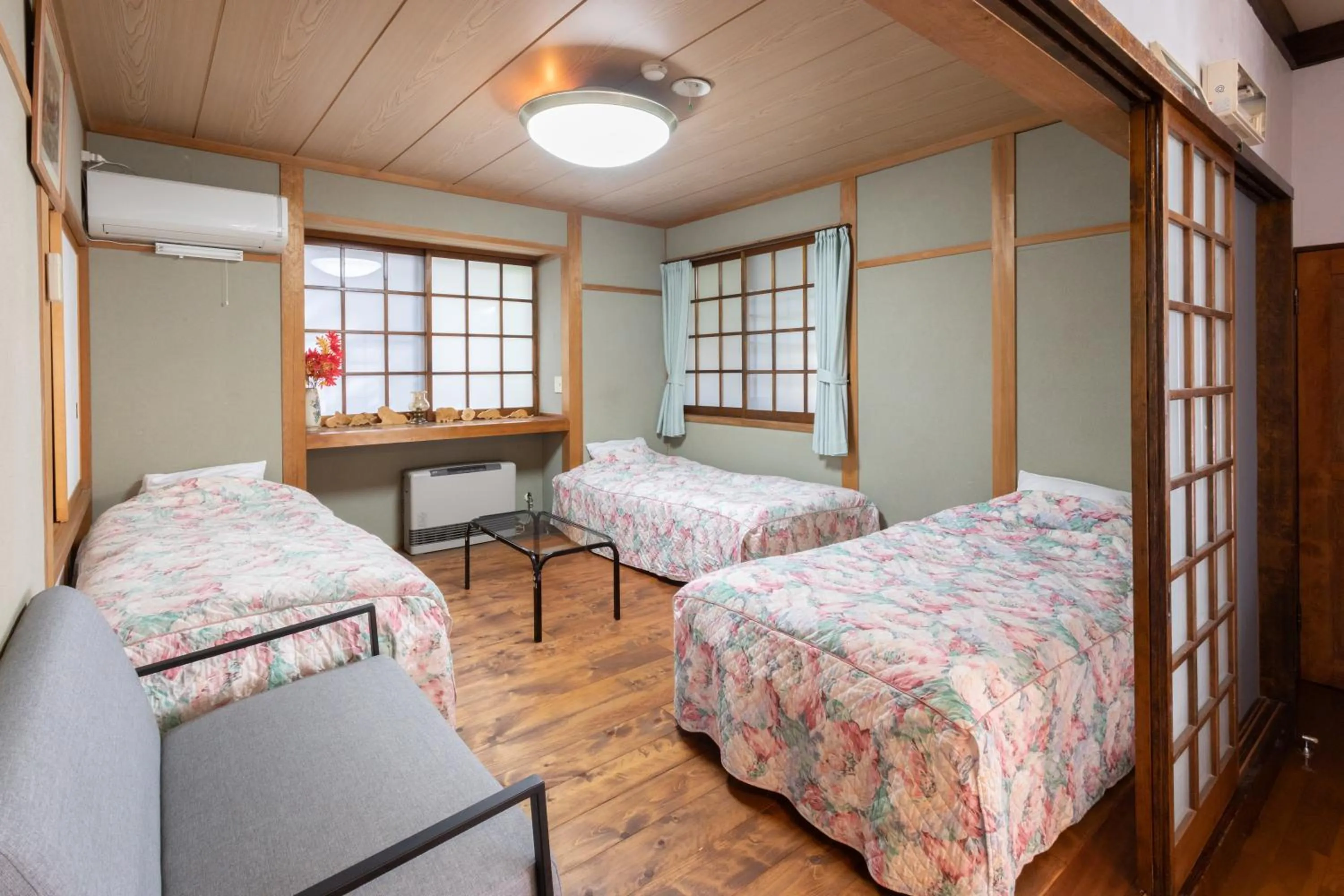 Bedroom, Bed in Pension Eastmountain Hakuba