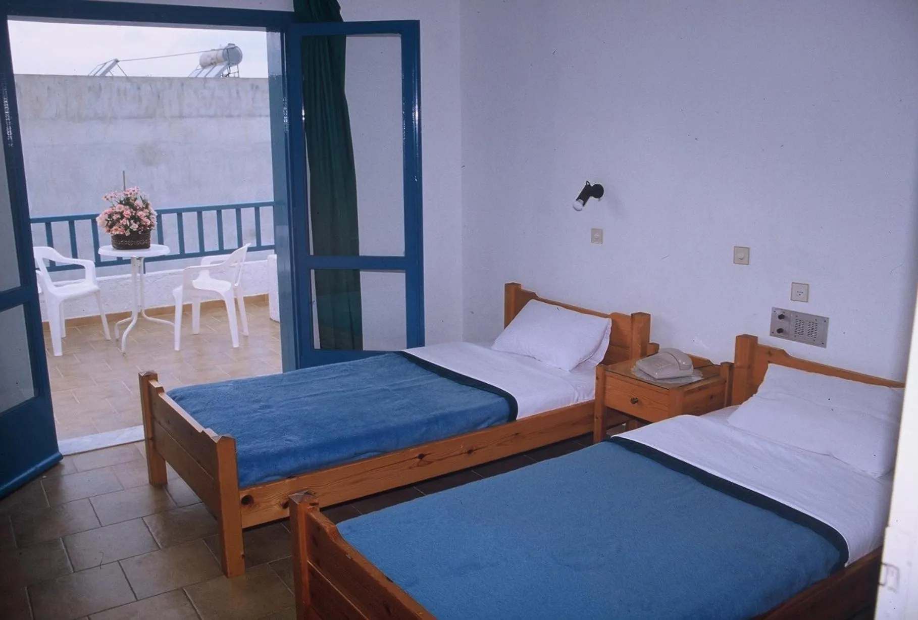 Communal lounge/ TV room, Bed in Friday Hotel